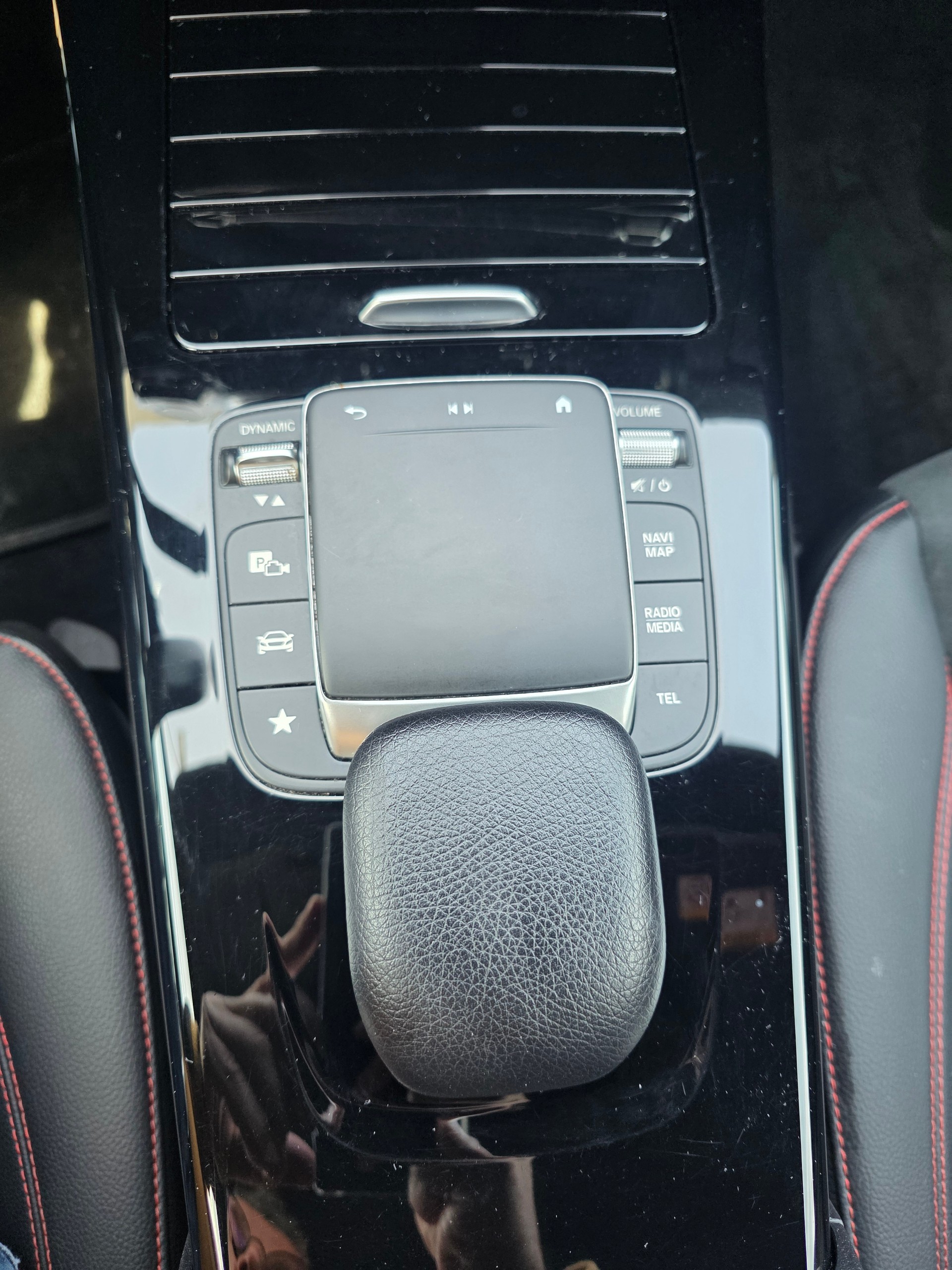 MERCEDES-BENZ A 200 AMG Line 7G-DCT-image-26