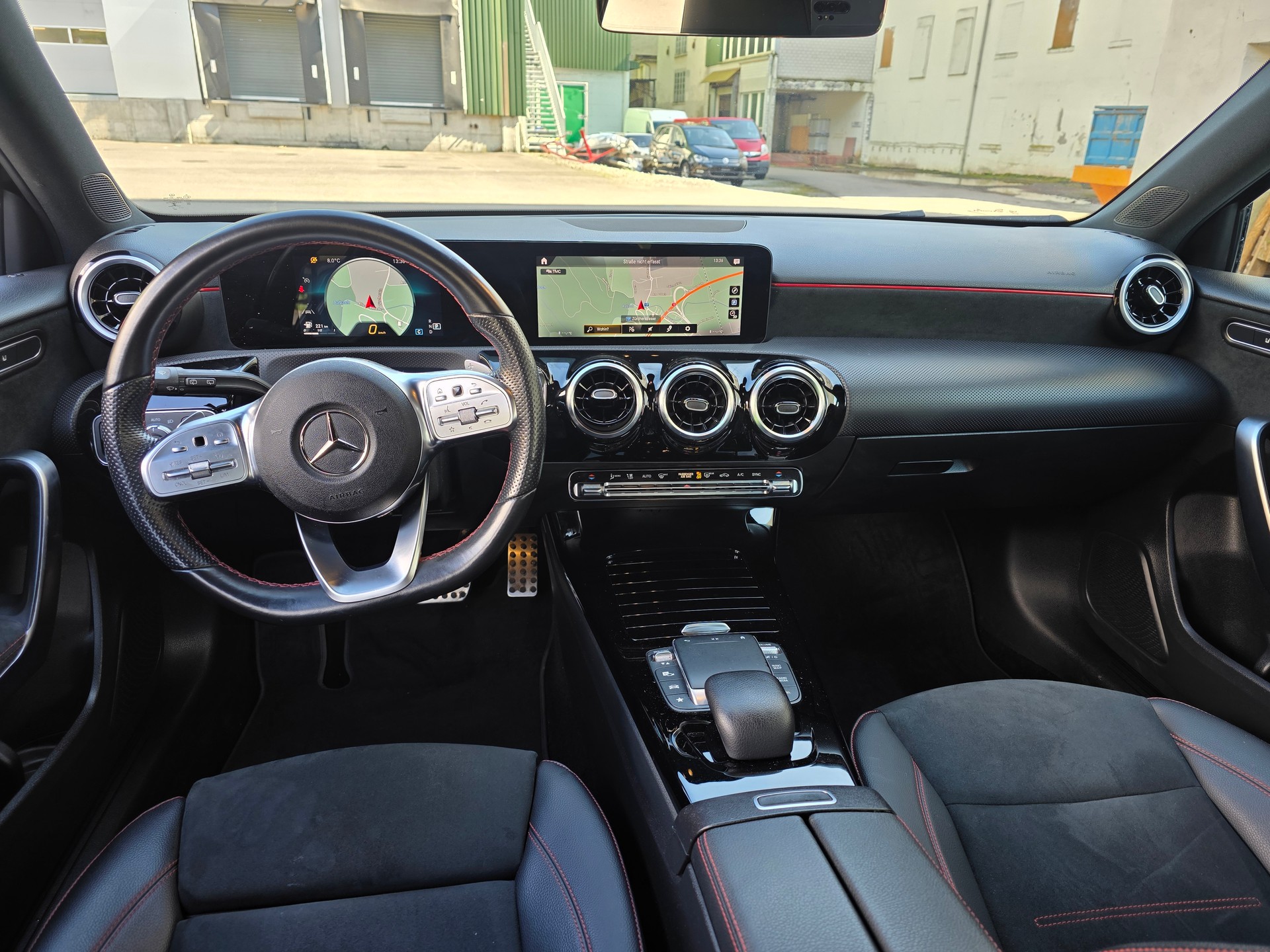 MERCEDES-BENZ A 200 AMG Line 7G-DCT-image-19