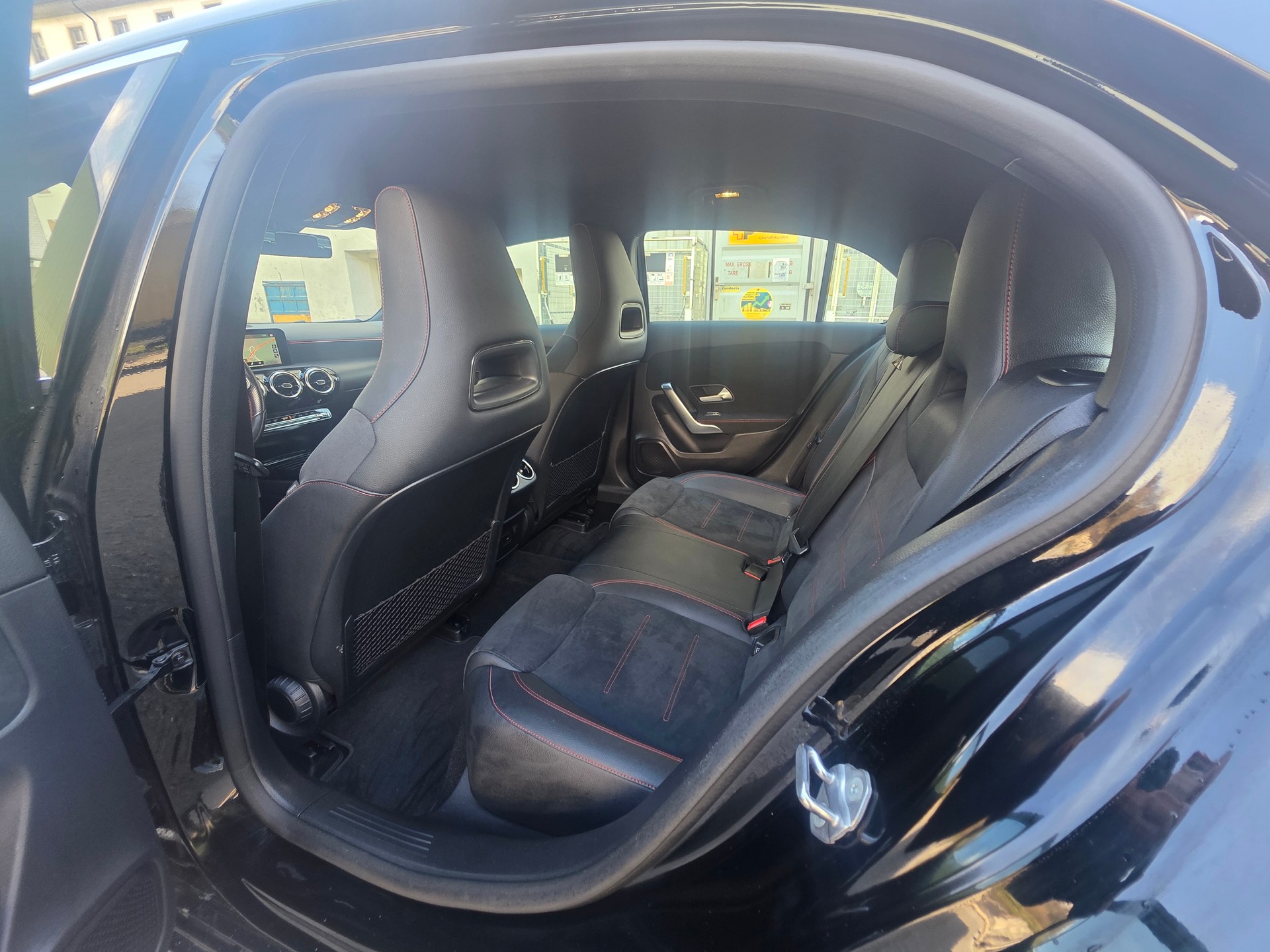 MERCEDES-BENZ A 200 AMG Line 7G-DCT-image-23