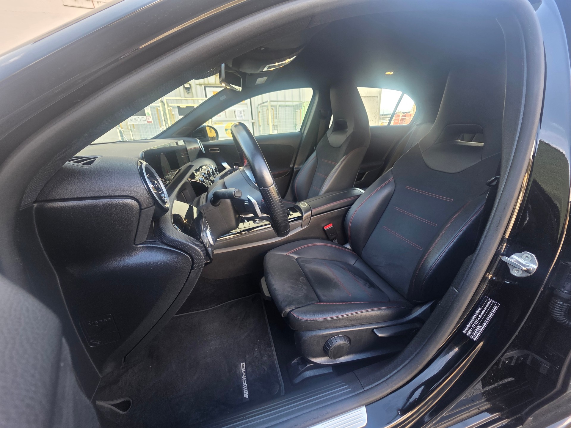 MERCEDES-BENZ A 200 AMG Line 7G-DCT-image-21