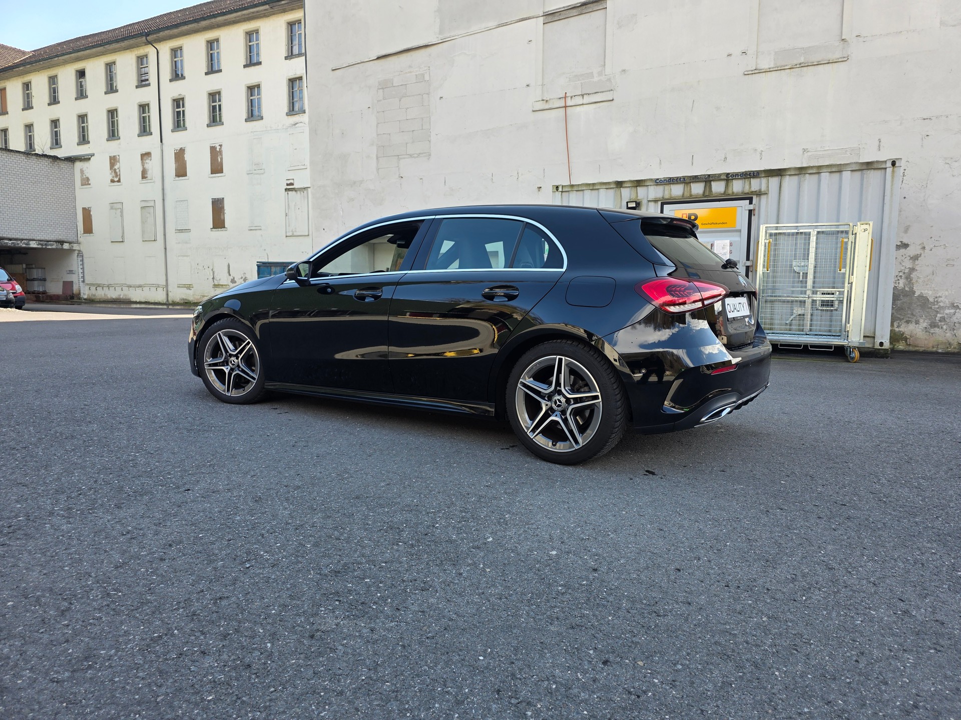 MERCEDES-BENZ A 200 AMG Line 7G-DCT-image-12