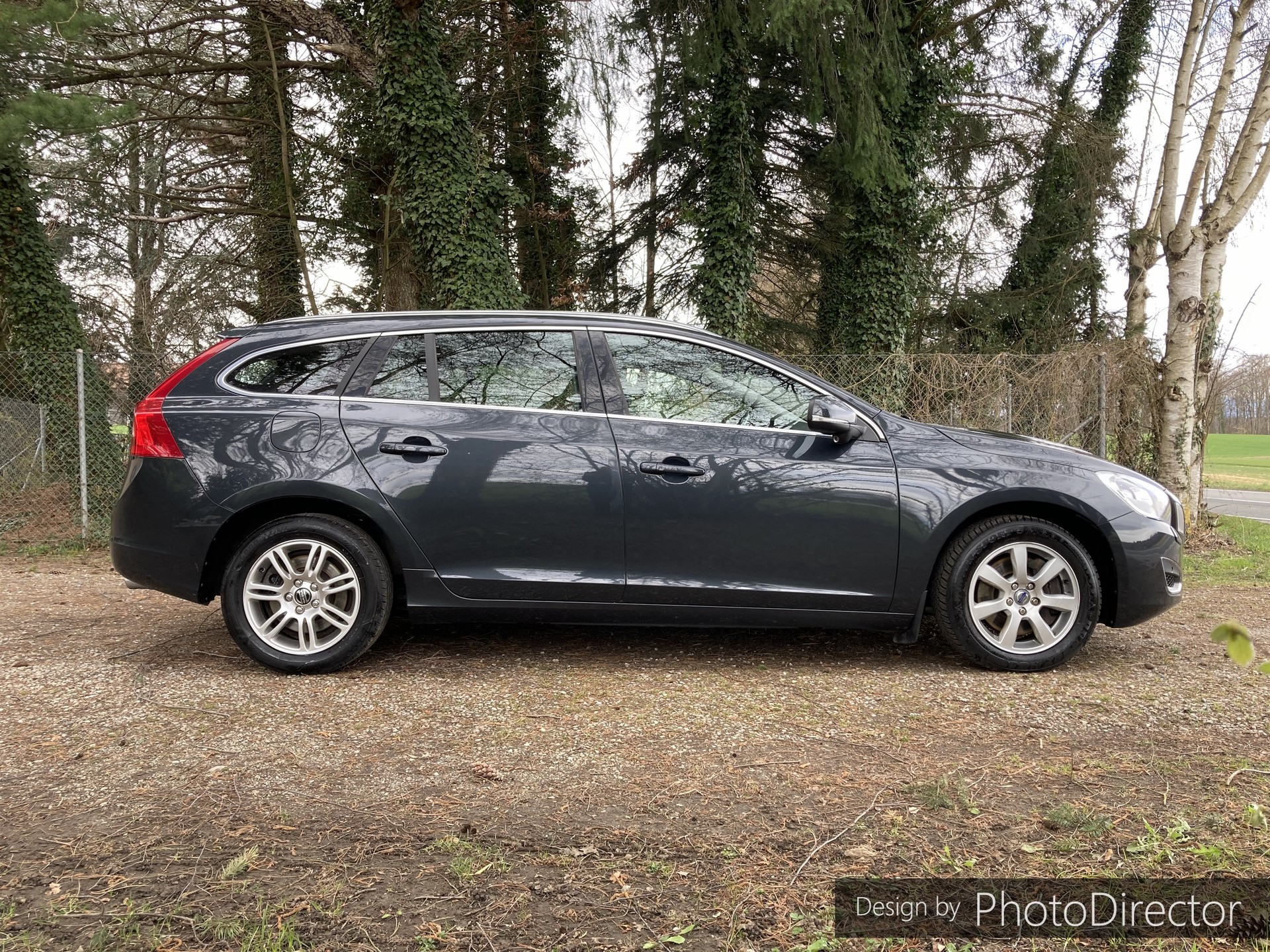 VOLVO V60 D5 AWD Summum Geartronic-image-4