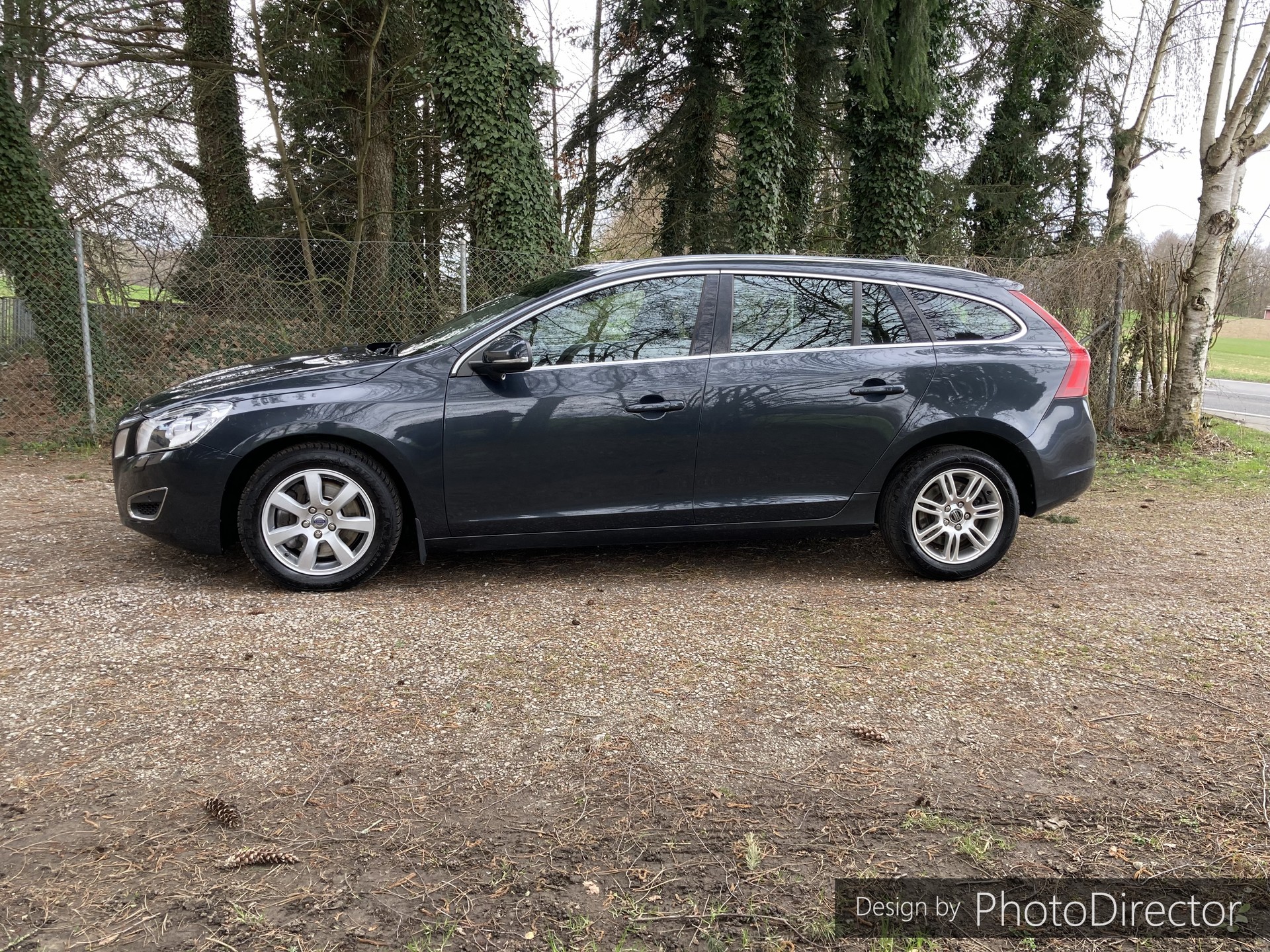 VOLVO V60 D5 AWD Summum Geartronic-image-3
