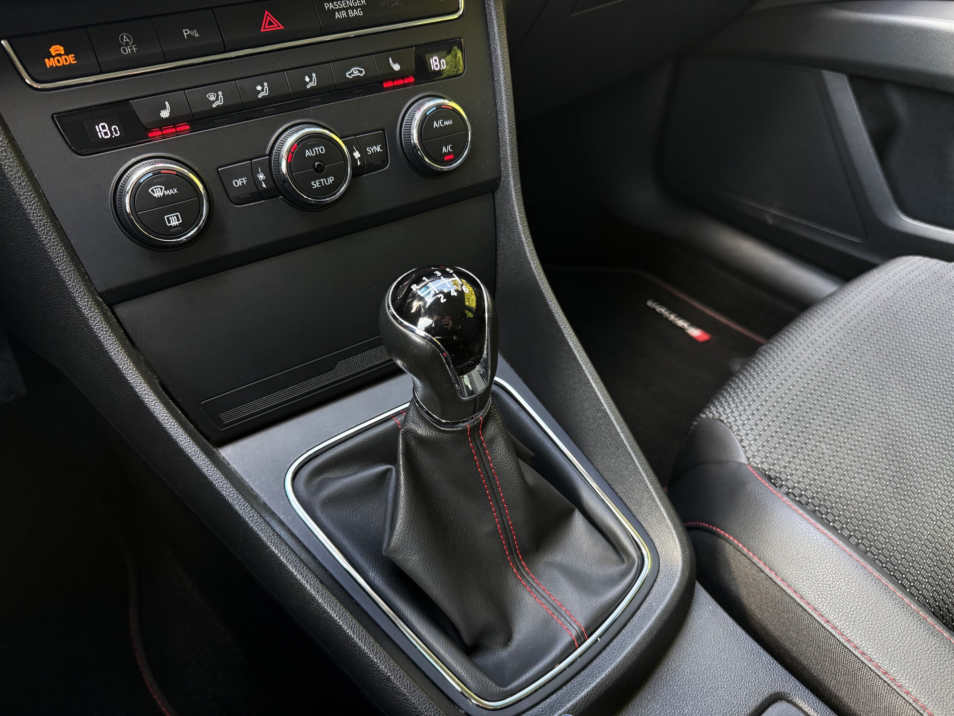 SEAT Leon 1.4 TSI FR-image-21