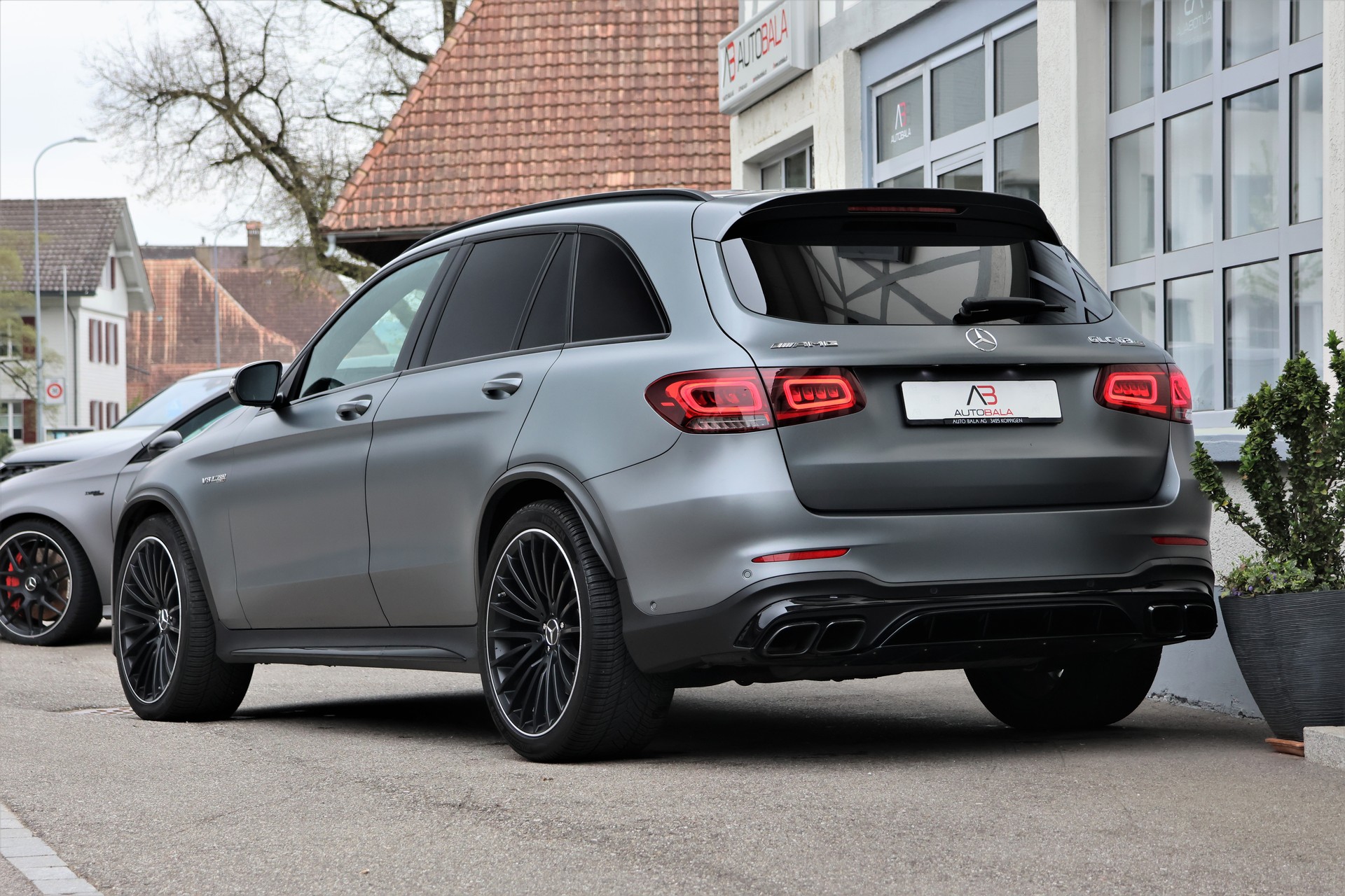 MERCEDES-BENZ GLC 63 S AMG 4Matic 9G-Tronic (CH) "Designo Magno"-image-2