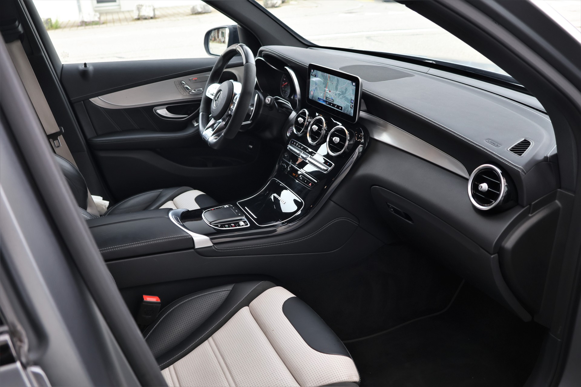 MERCEDES-BENZ GLC 63 S AMG 4Matic 9G-Tronic (CH) "Designo Magno"-image-18