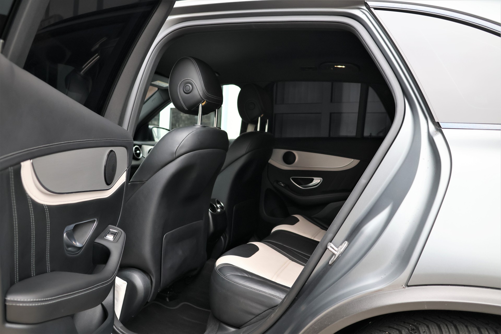 MERCEDES-BENZ GLC 63 S AMG 4Matic 9G-Tronic (CH) "Designo Magno"-image-12