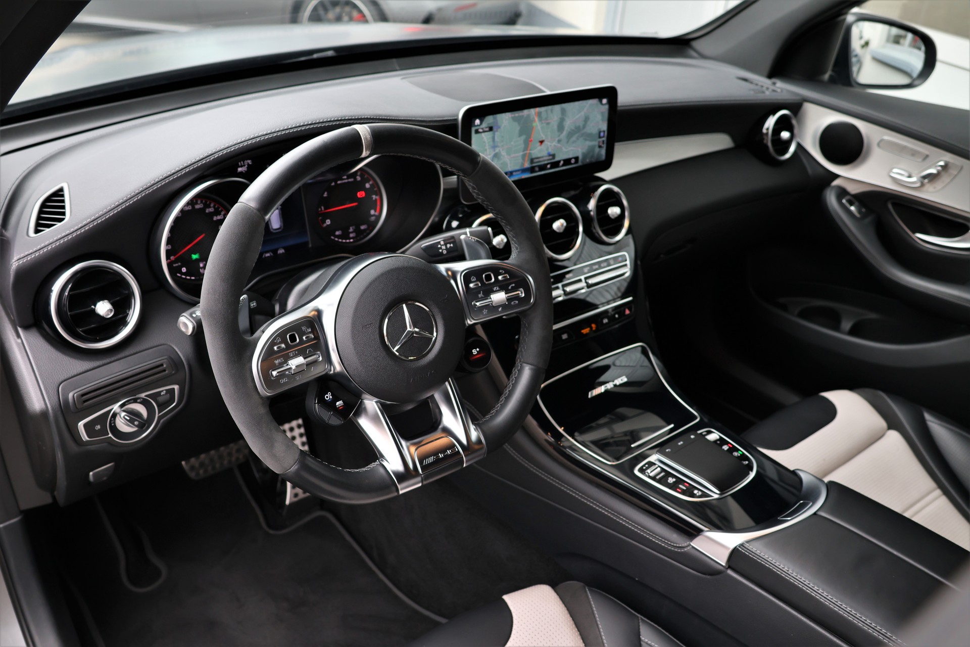 MERCEDES-BENZ GLC 63 S AMG 4Matic 9G-Tronic (CH) "Designo Magno"-image-10