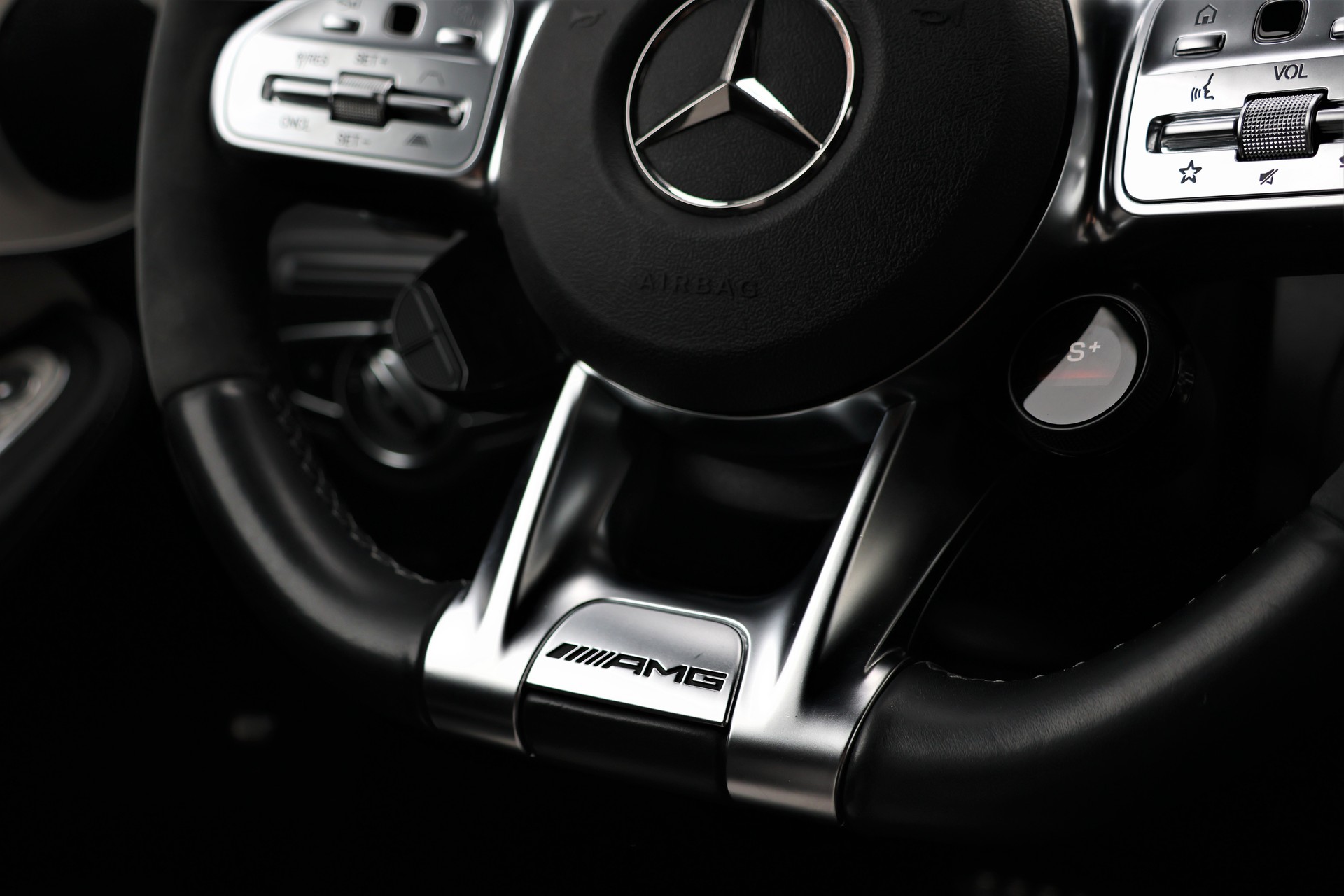 MERCEDES-BENZ GLC 63 S AMG 4Matic 9G-Tronic (CH) "Designo Magno"-image-17