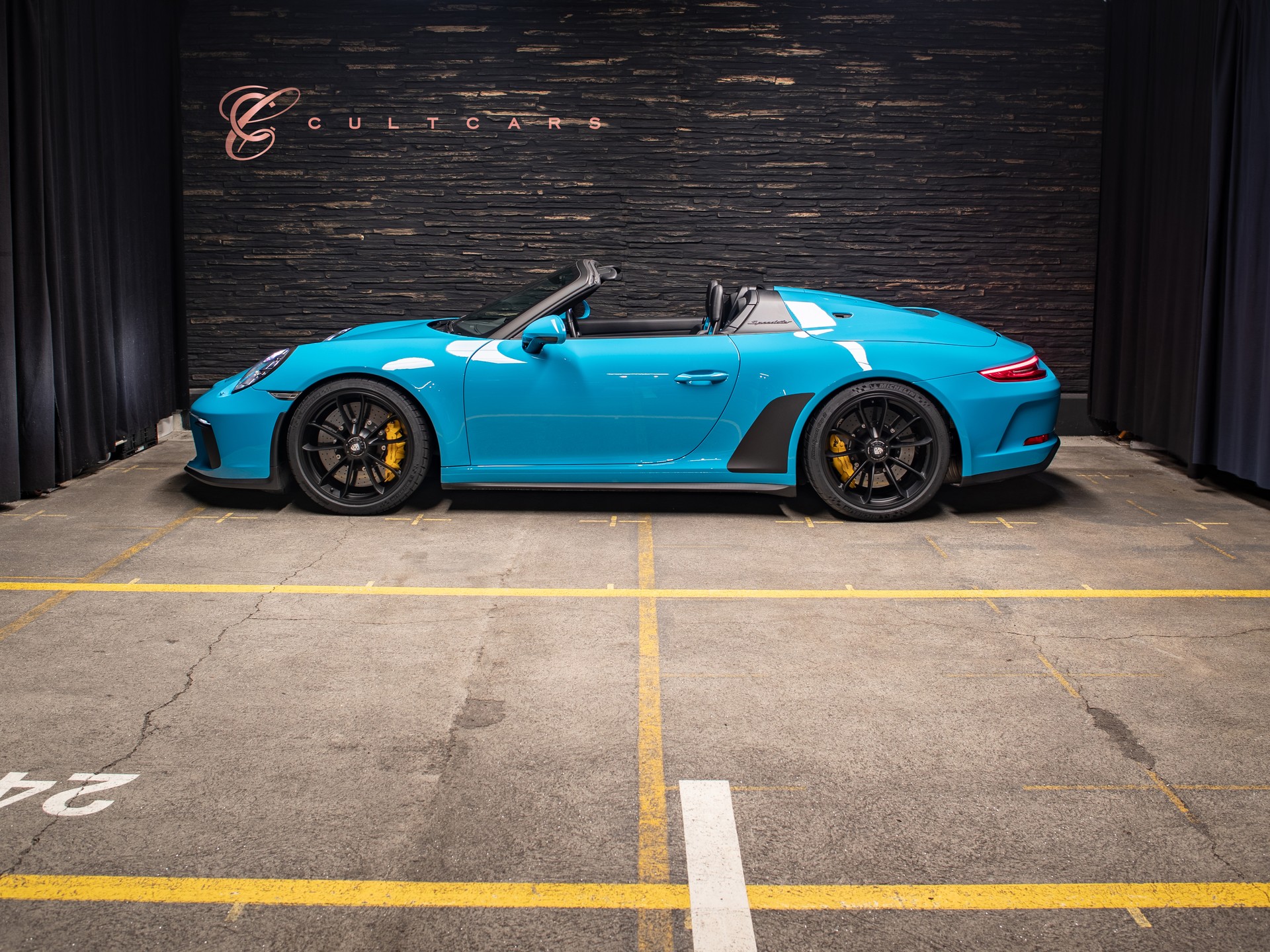PORSCHE 911 Speedster-showroom-element-2