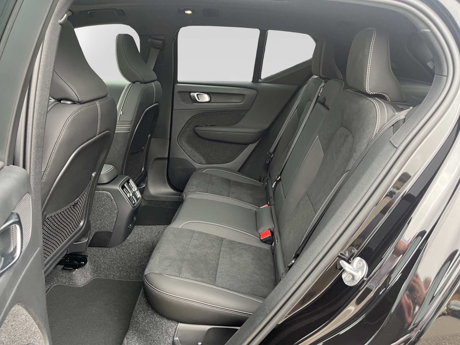 VOLVO EX40 Twin Black Edition AWD-image-10
