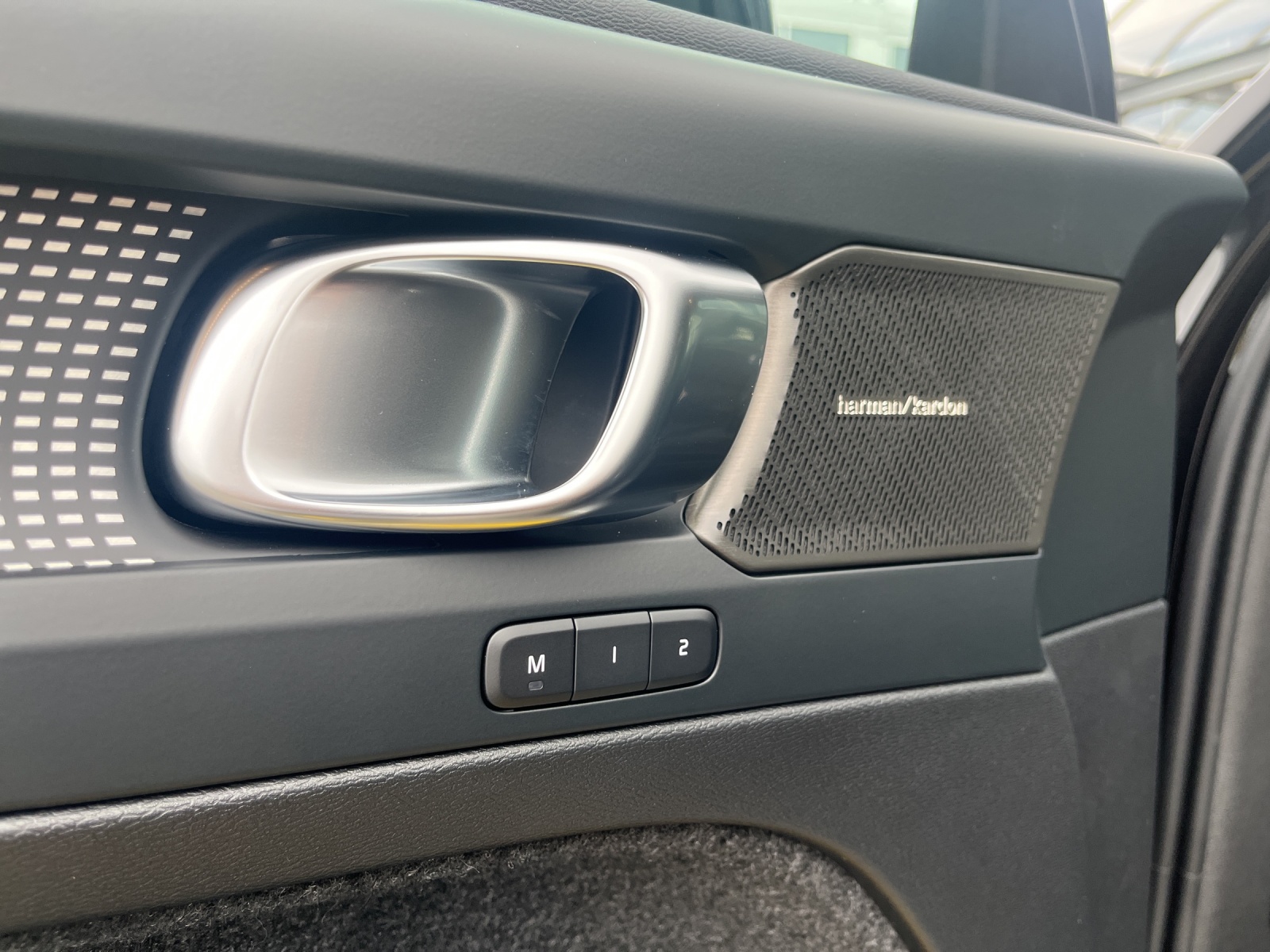 VOLVO EX40 Twin Black Edition AWD-image-17