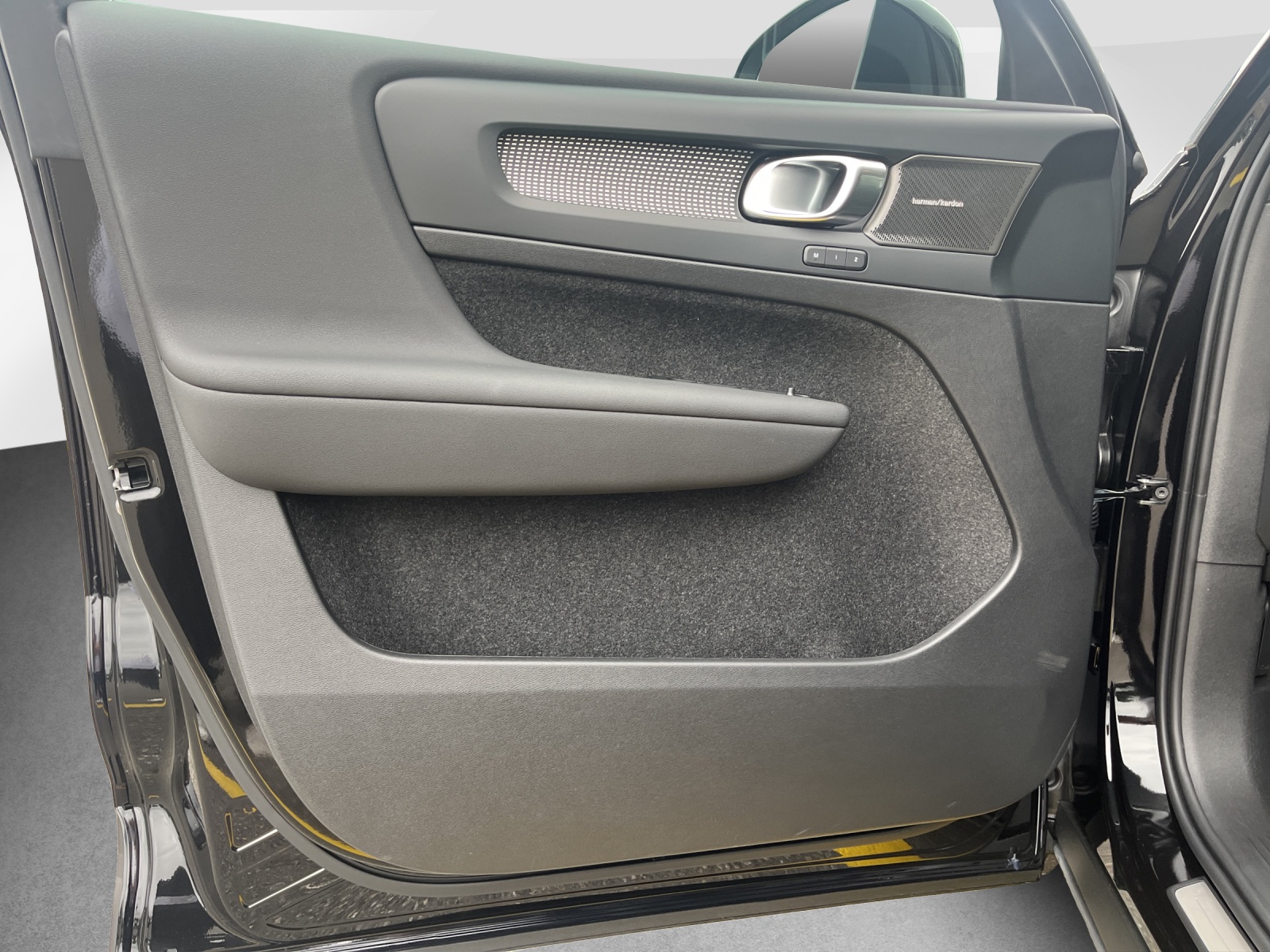 VOLVO EX40 Twin Black Edition AWD-image-5
