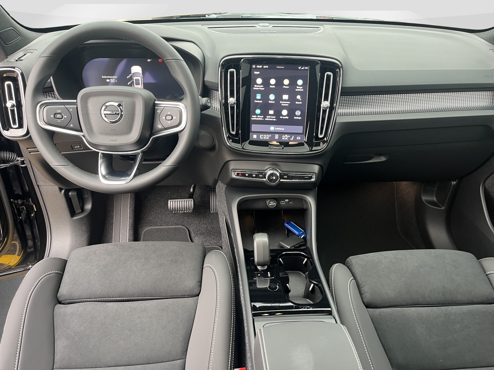 VOLVO EX40 Twin Black Edition AWD-image-12