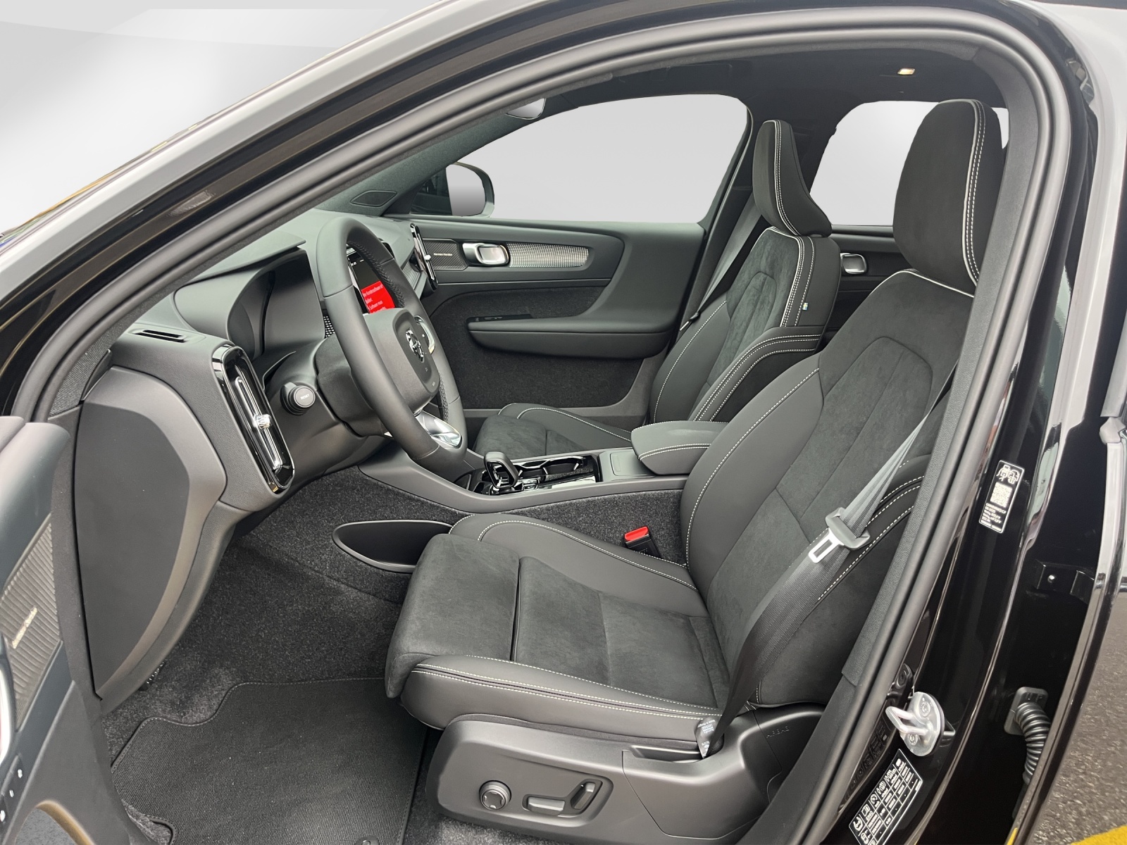 VOLVO EX40 Twin Black Edition AWD-image-4