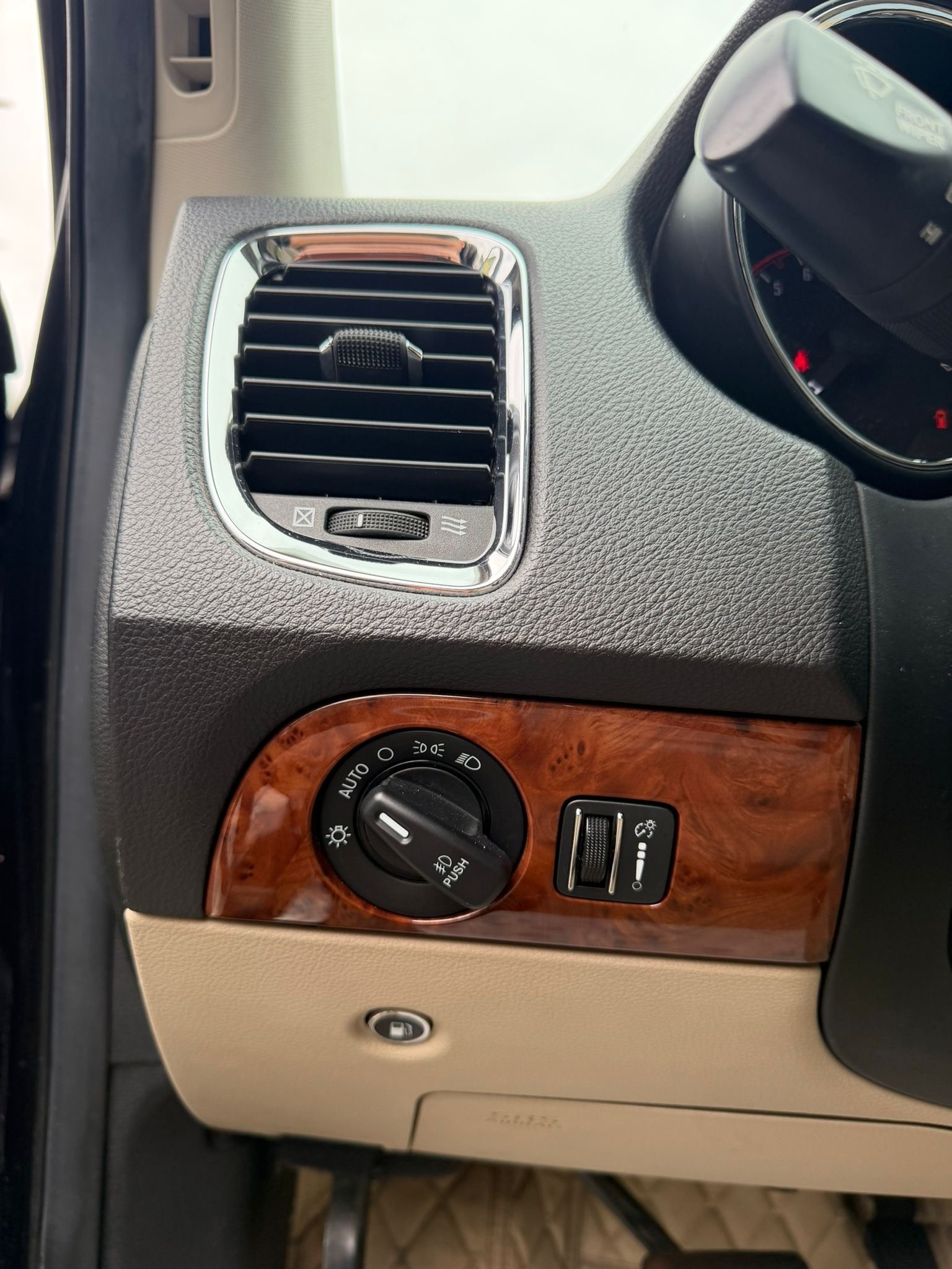 DODGE Limited 3.6 AWD-image-15