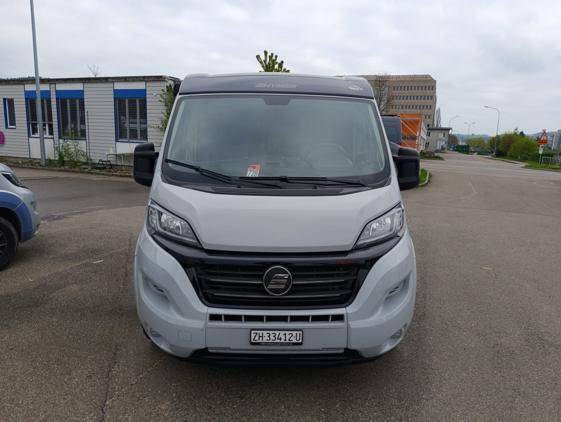HYMER ***kleinster Camper aller Zeiten ***4.96M Länge*Automat*5-Plätzer mit Ledersitze*AHK 2500Kg*Solar*Dieselheizung* Aussendusche*-image-11