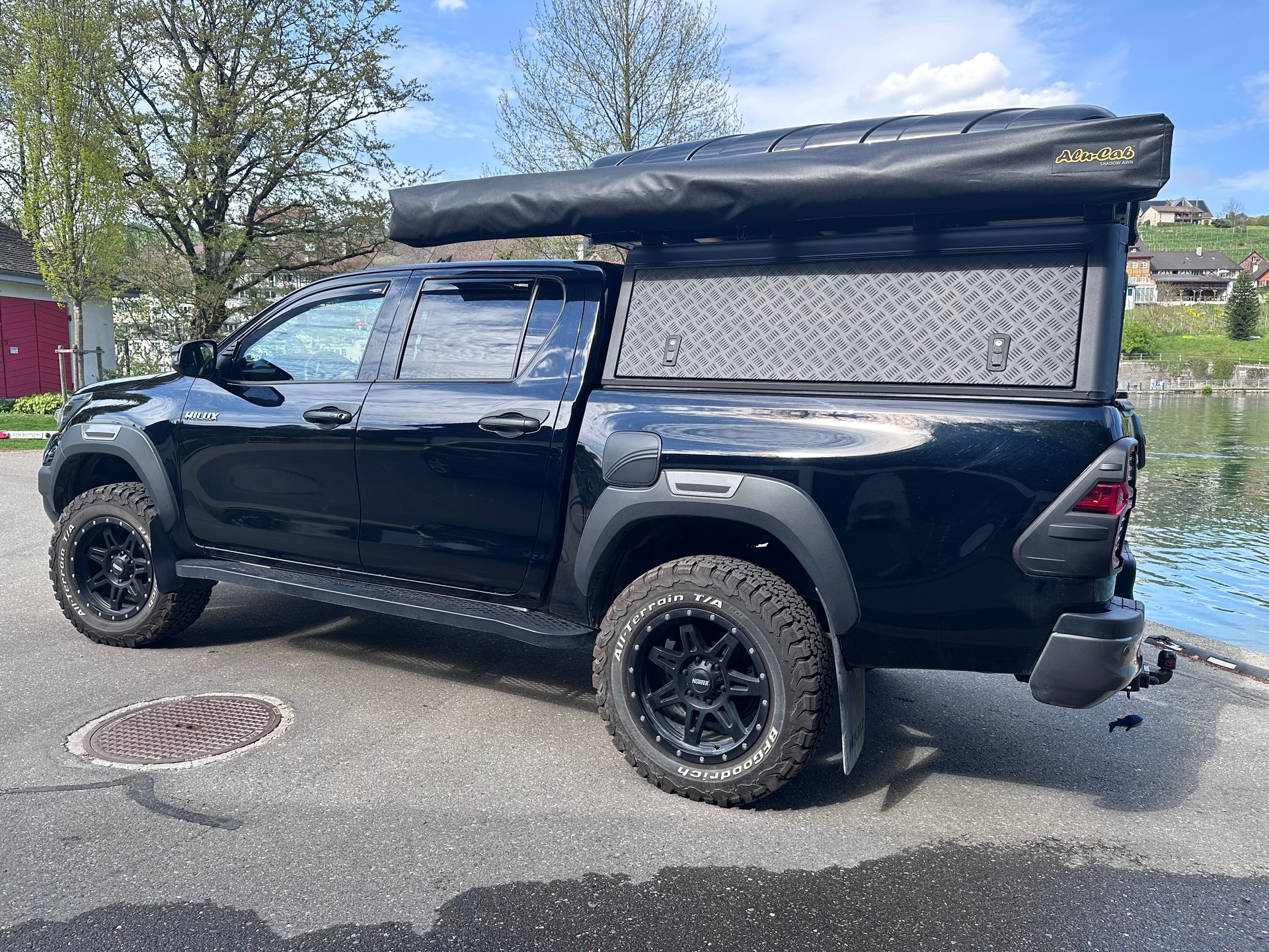 TOYOTA Hilux 2.8D-4D Invincible Double Cab 4x4 A-image-2