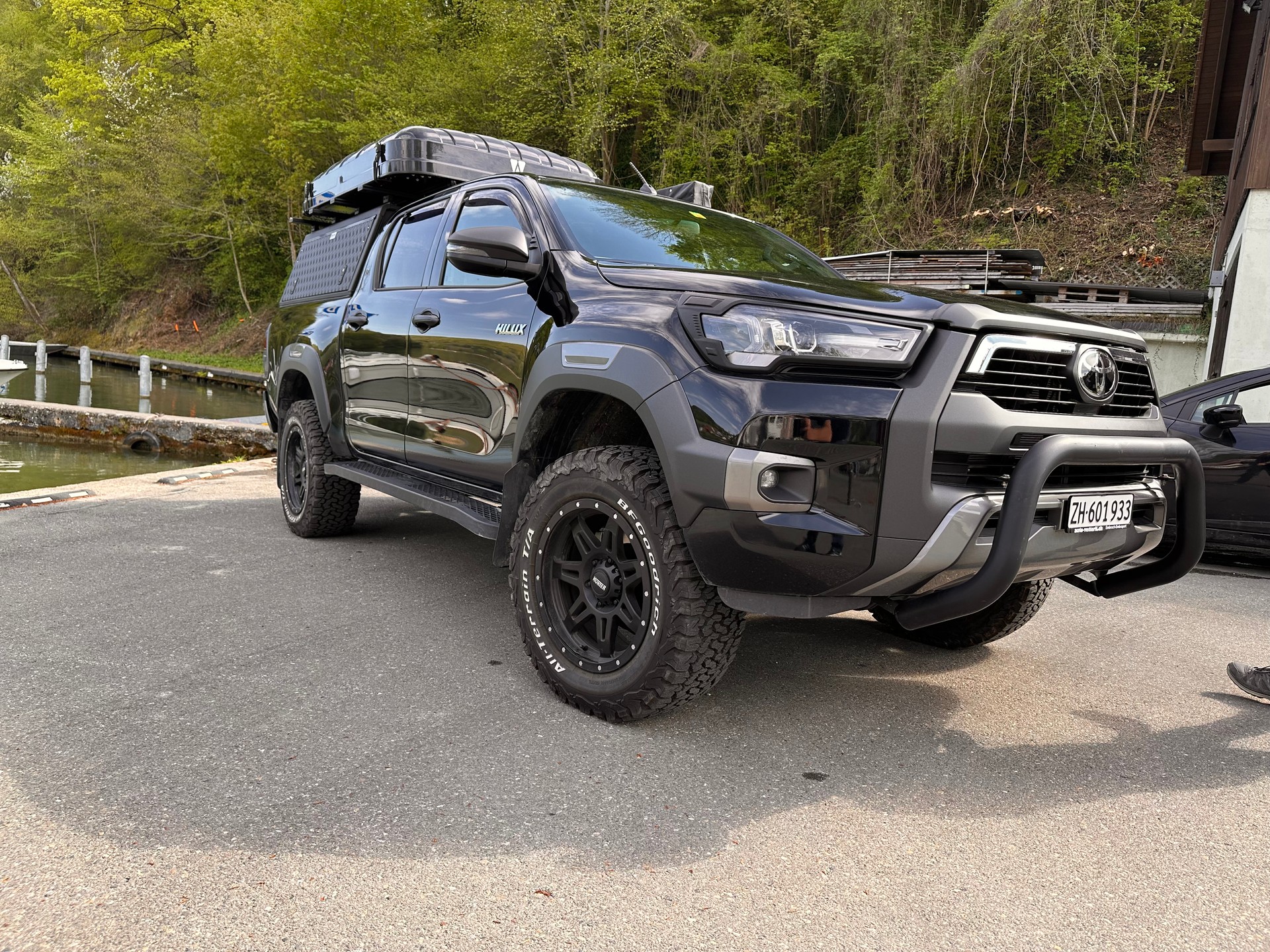 TOYOTA Hilux 2.8D-4D Invincible Double Cab 4x4 A-image-1