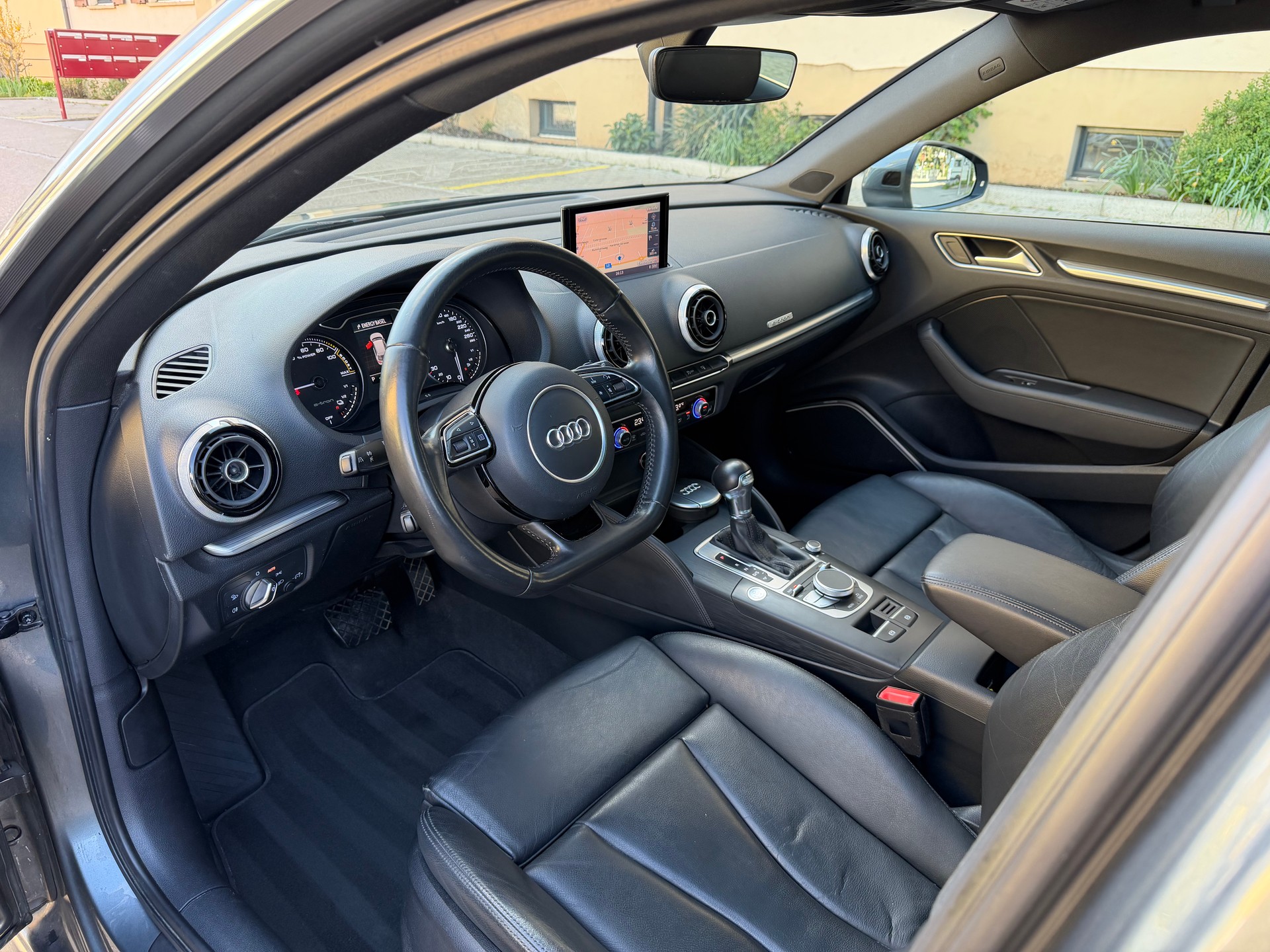 AUDI A3 Sportback 1.4 e-tron Ambition S-tronic-image-9