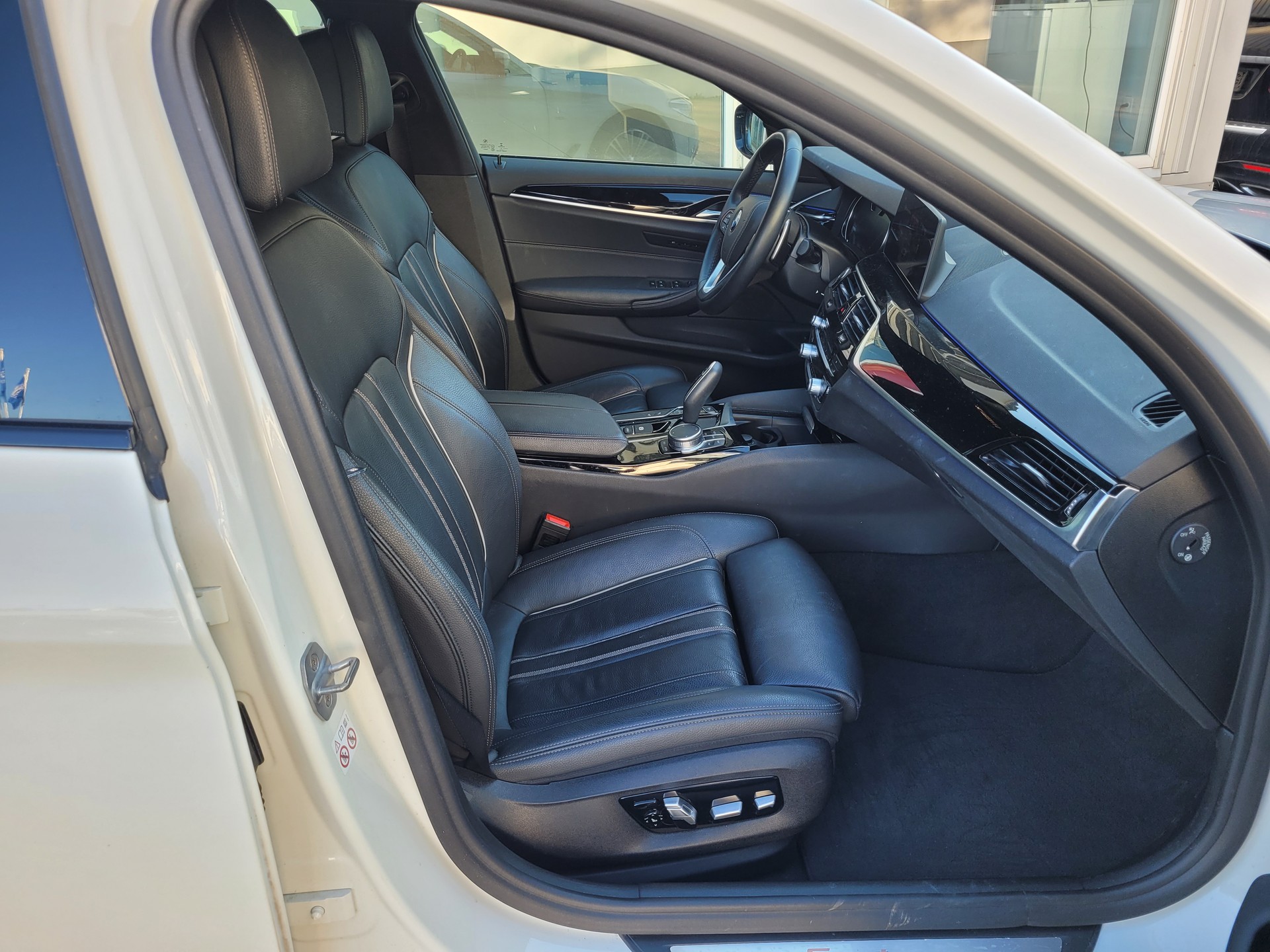BMW 530i Touring Sport Line Steptronic-image-10