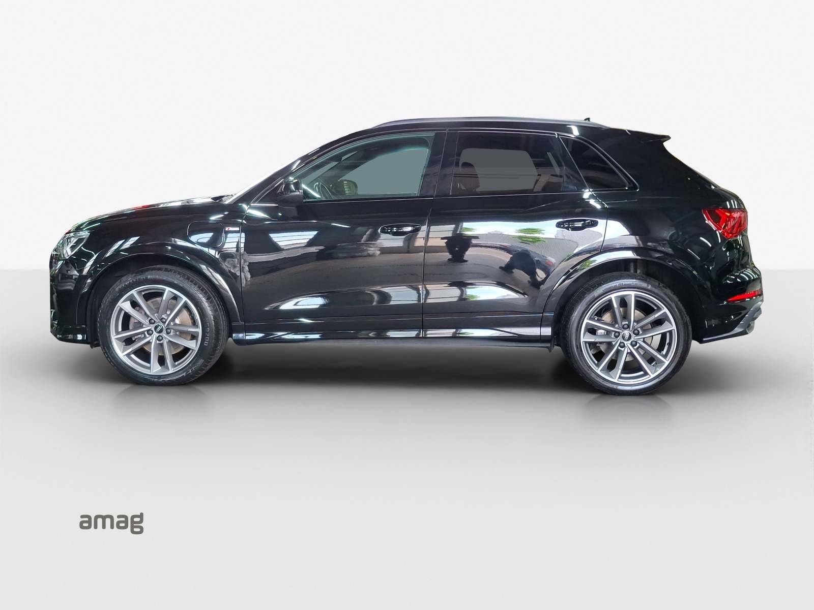 AUDI Q3 45 TFSI e S line Attraction S-tronic-image-1