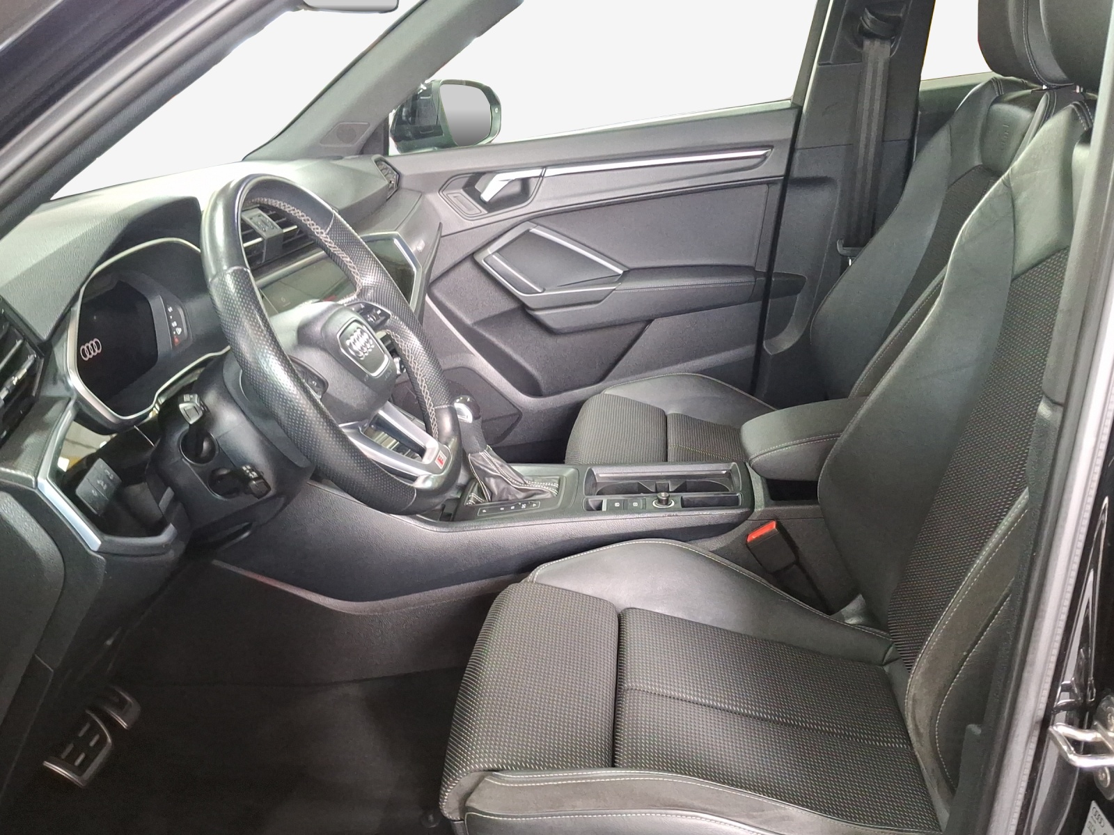 AUDI Q3 45 TFSI e S line Attraction S-tronic-image-8