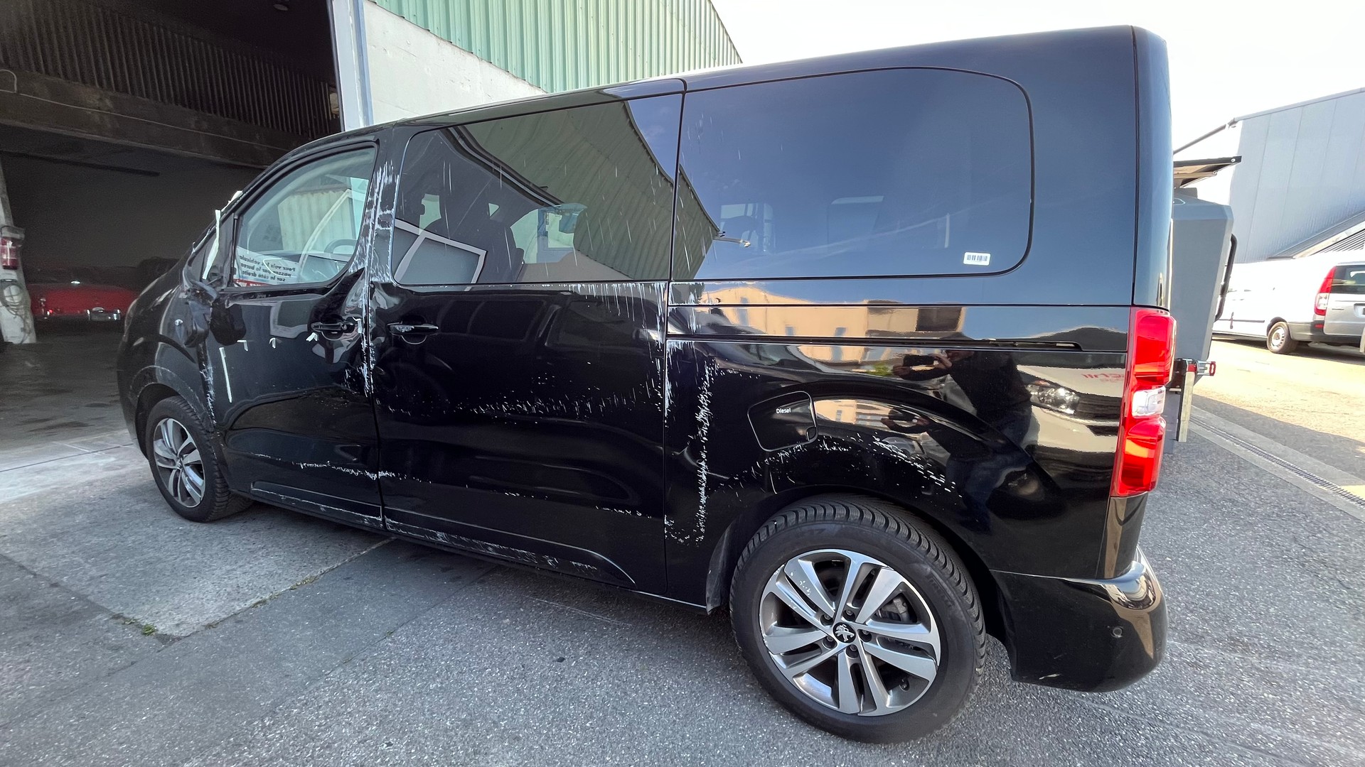 PEUGEOT Traveller 2.2 BlueHDi Business Standard EAT8-image-13
