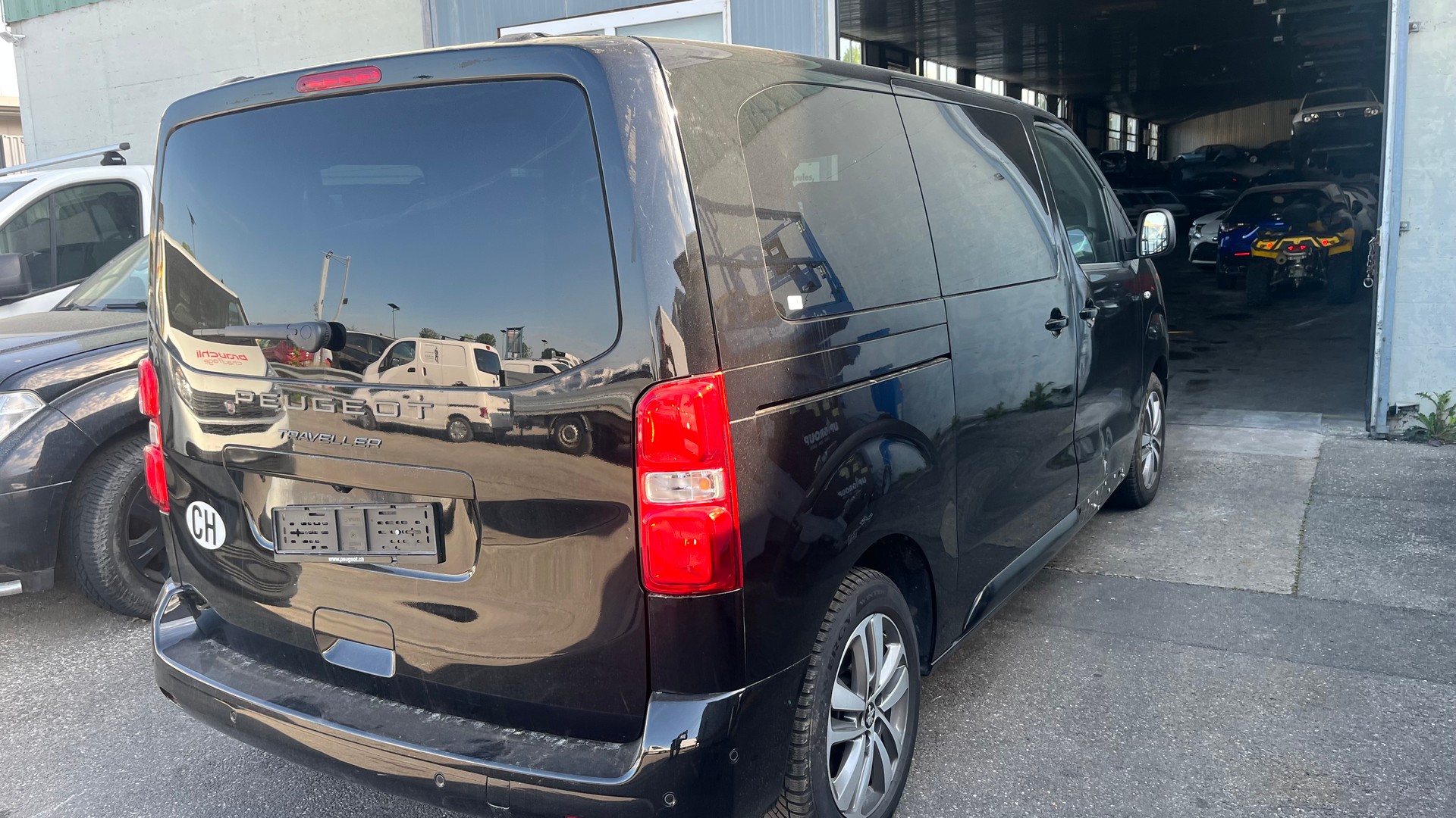 PEUGEOT Traveller 2.2 BlueHDi Business Standard EAT8-image-4