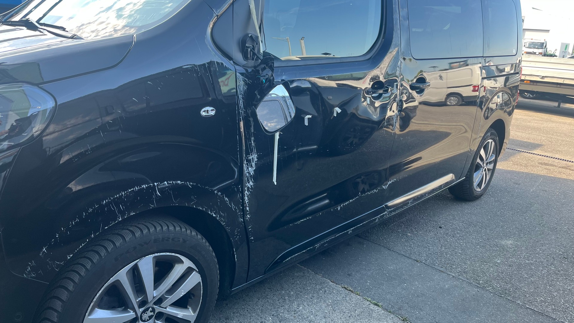 PEUGEOT Traveller 2.2 BlueHDi Business Standard EAT8-image-11