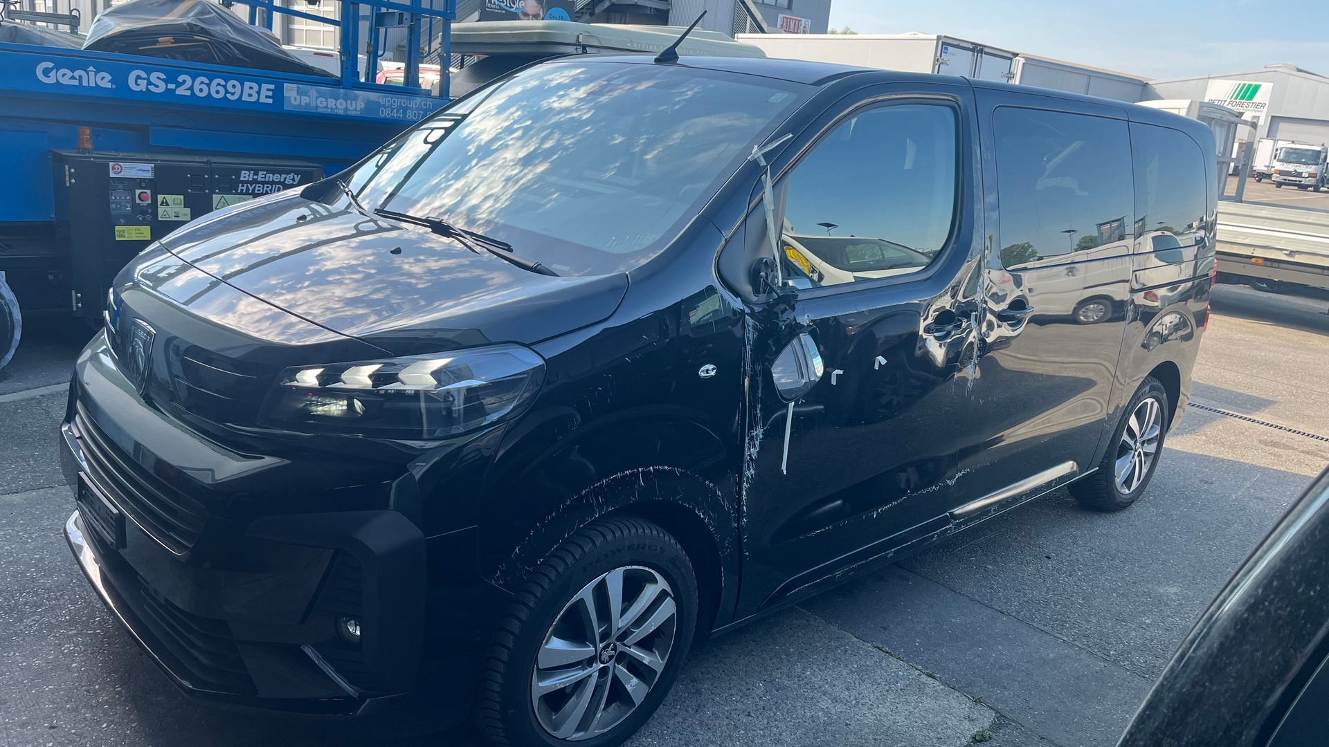 PEUGEOT Traveller 2.2 BlueHDi Business Standard EAT8-image-10
