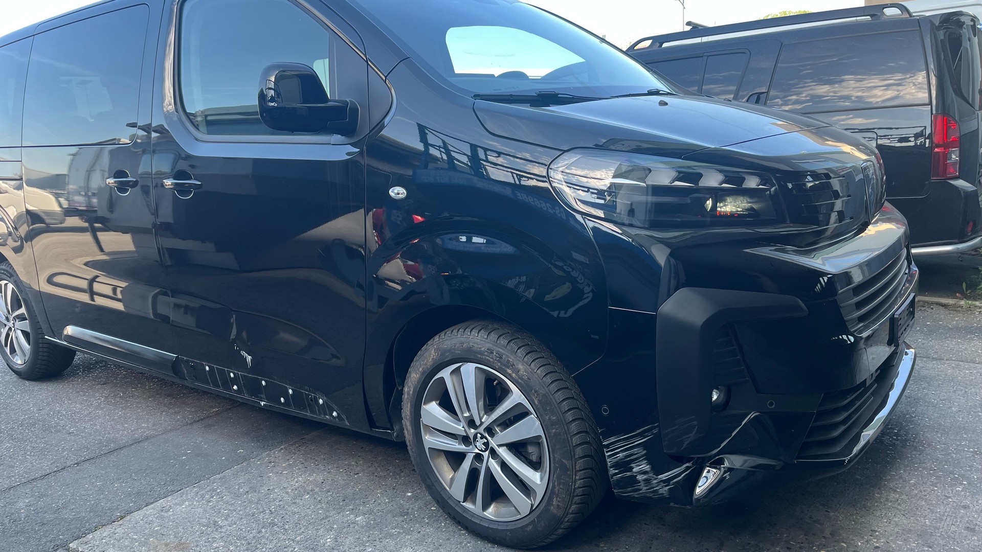PEUGEOT Traveller 2.2 BlueHDi Business Standard EAT8-image-9