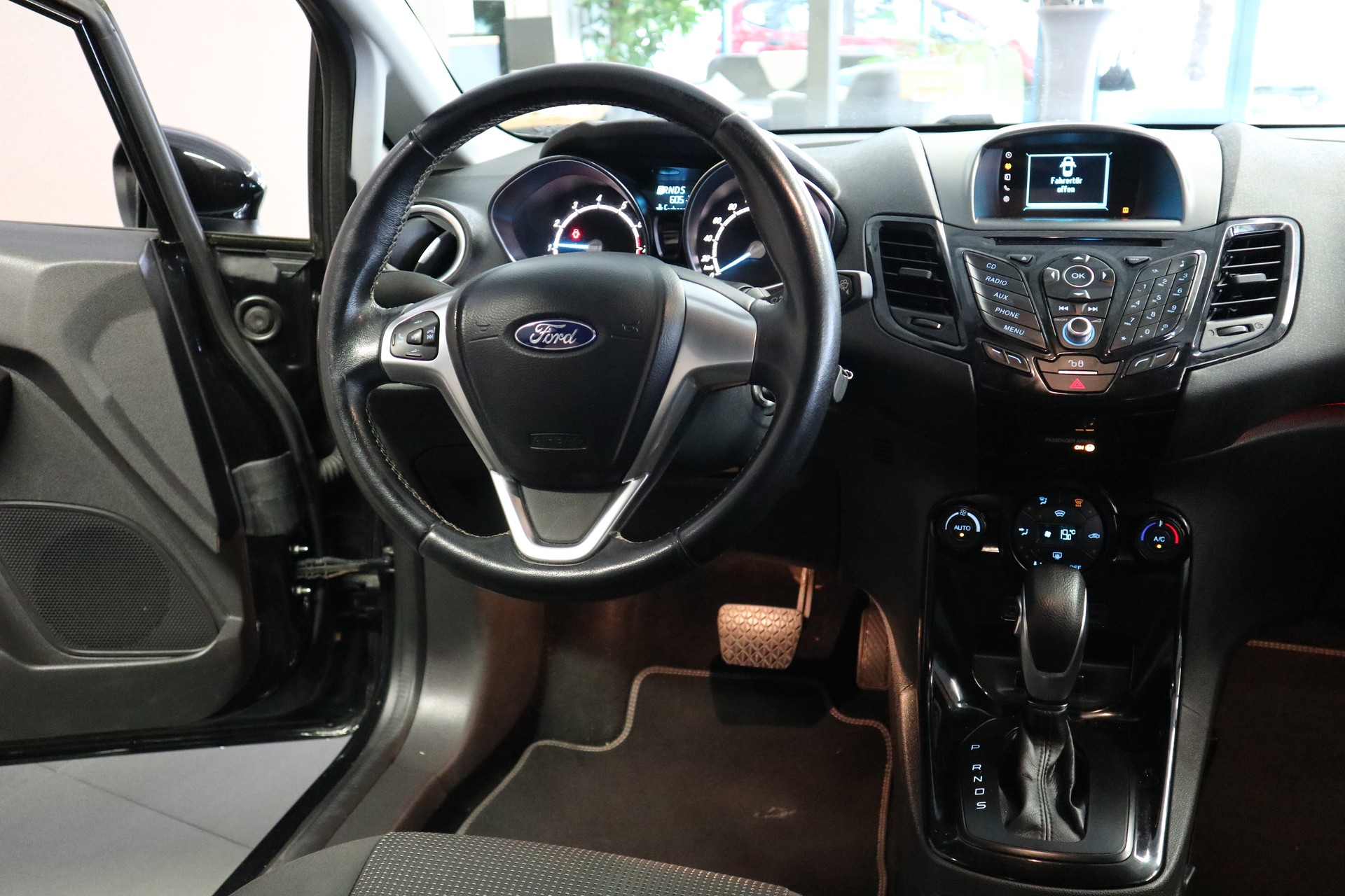 FORD Fiesta 1.0 EcoB 100 Titanium-image-12