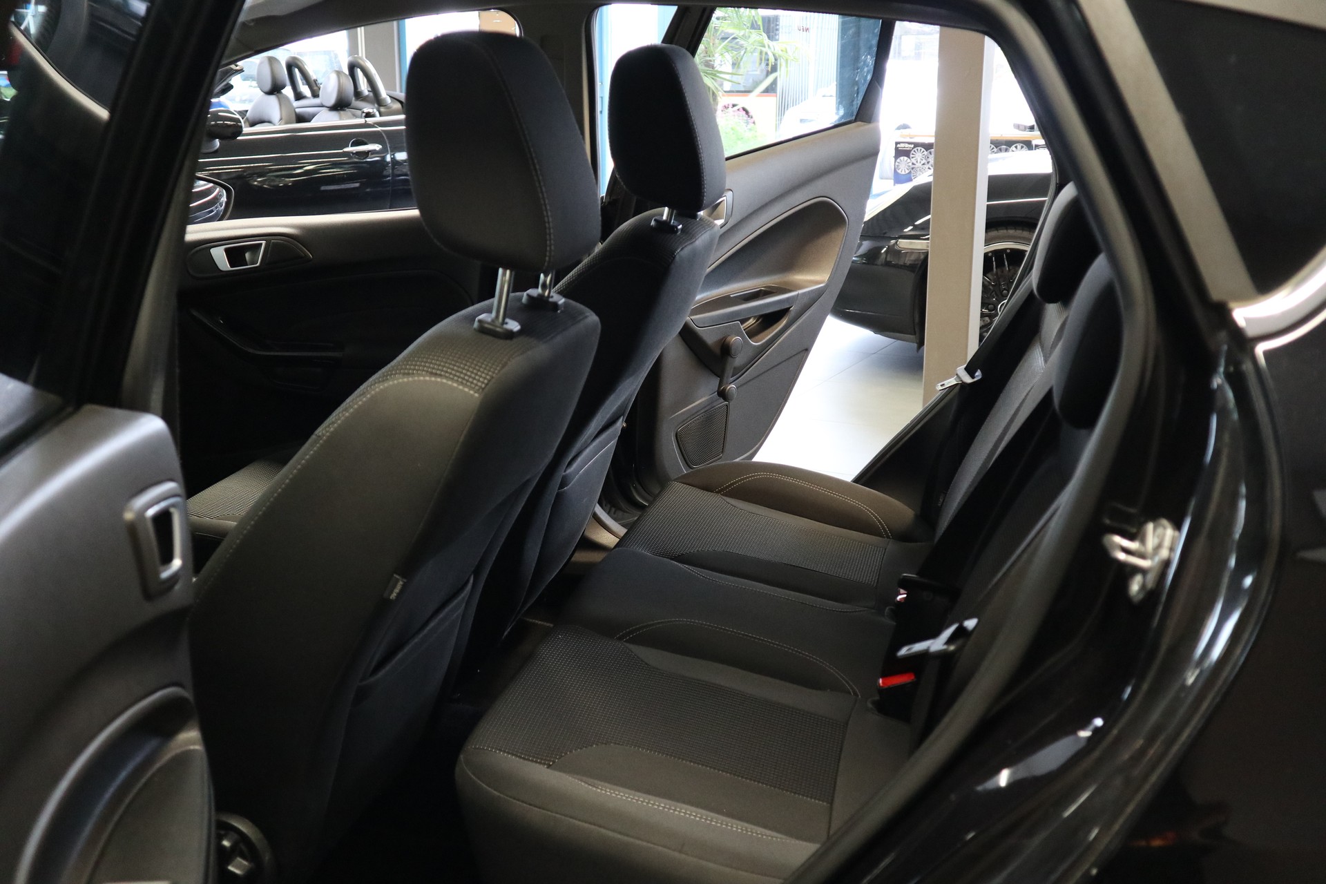 FORD Fiesta 1.0 EcoB 100 Titanium-image-10