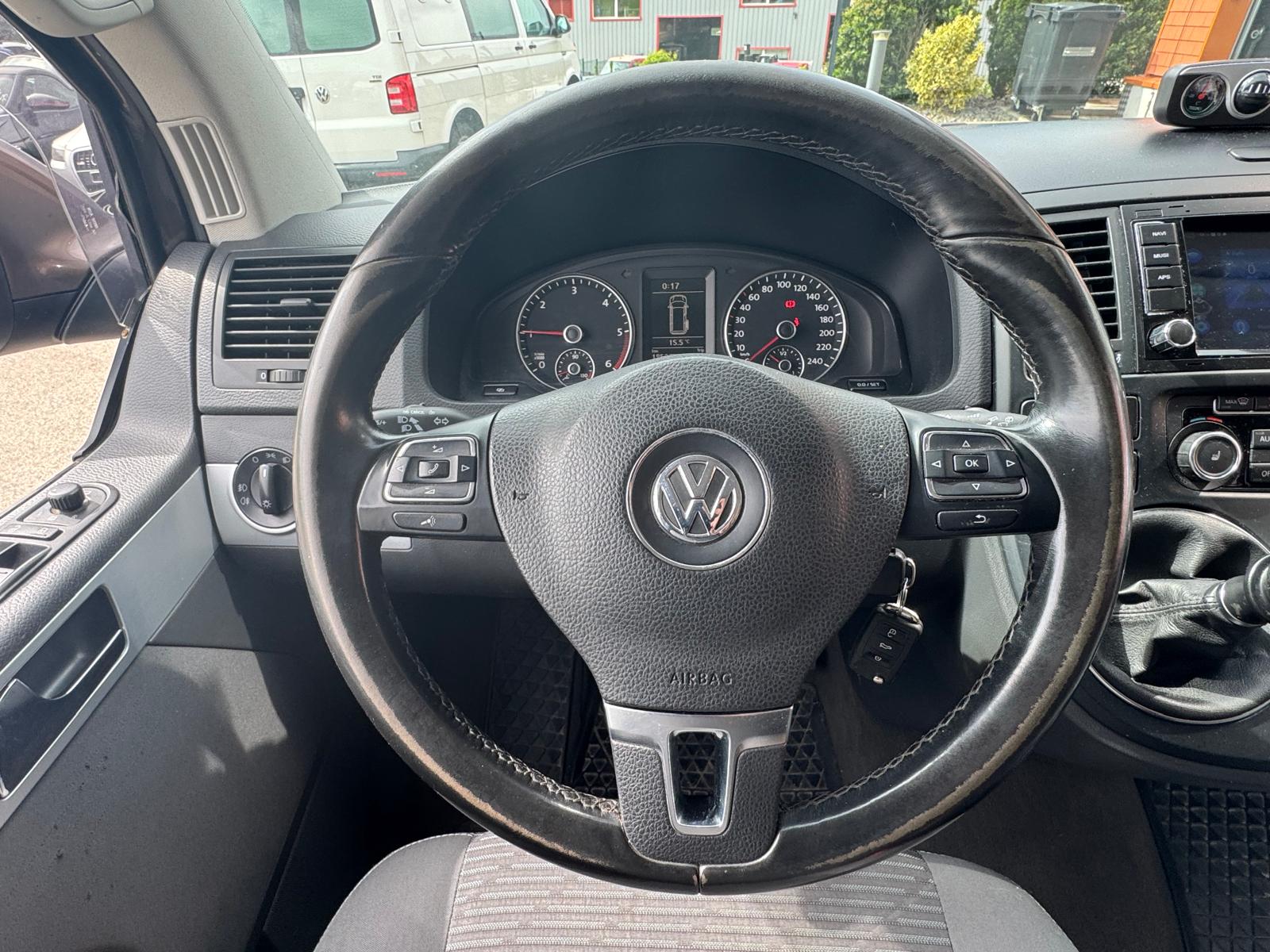 VW T5 Multivan 2.0 TDI Couchage (Véhicule aménagé) Attelage - Panneau Solaire - Webasto-image-12