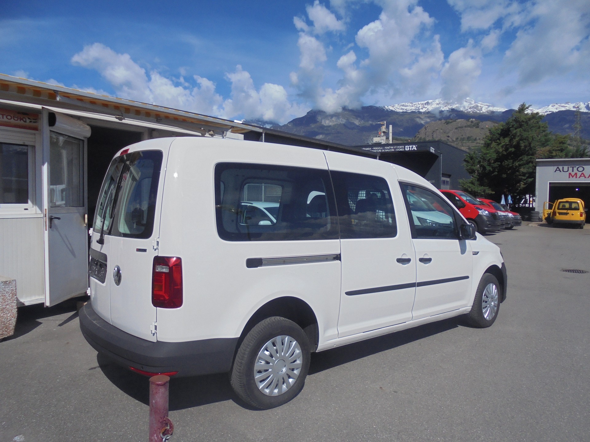 VW Caddy Maxi 2.0TDI 4Motion BlueMotion Technology-image-3