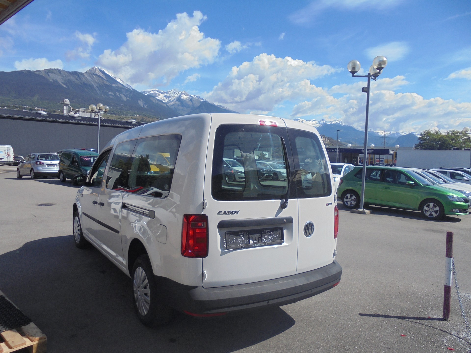 VW Caddy Maxi 2.0TDI 4Motion BlueMotion Technology-image-5