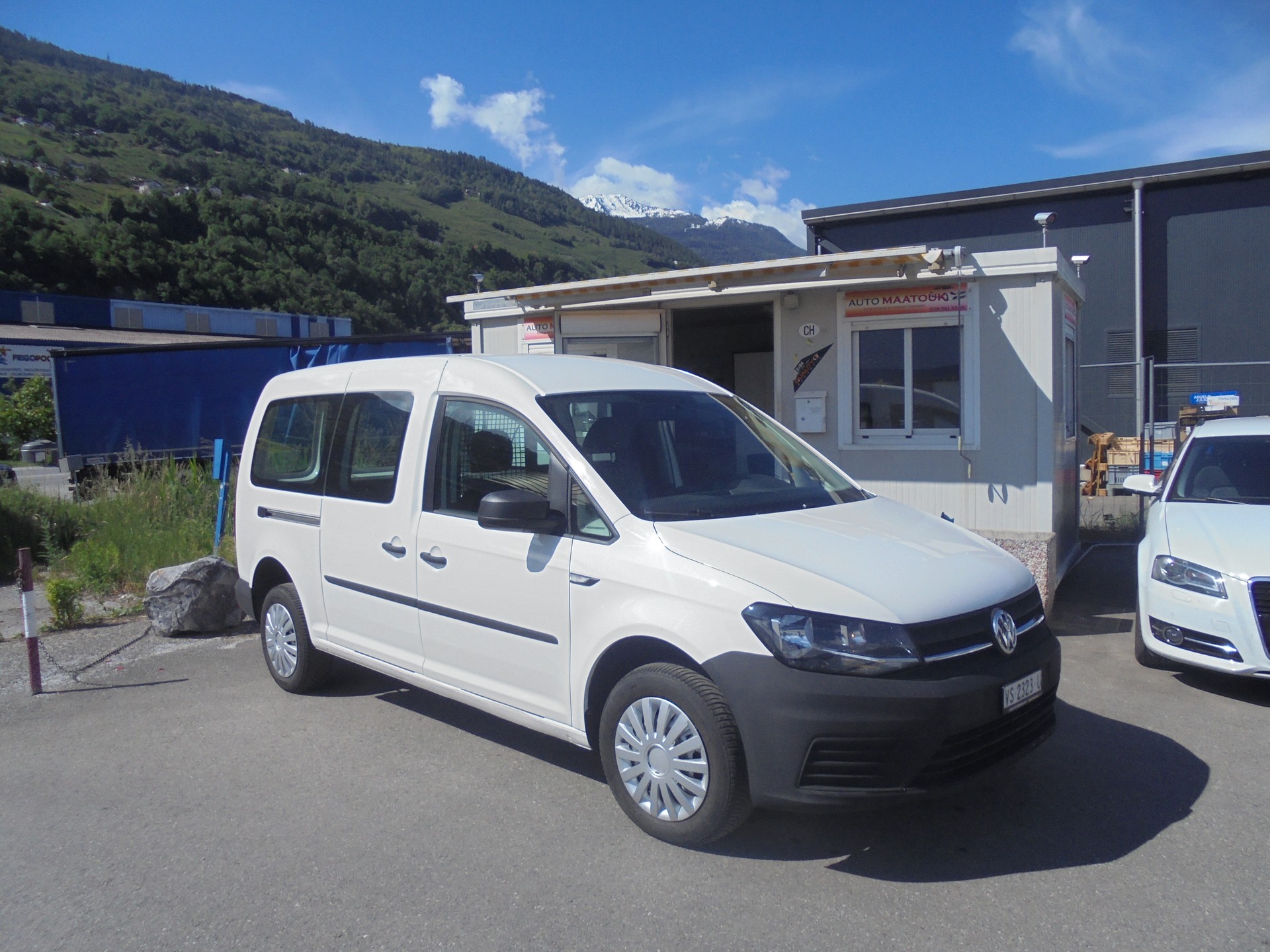 VW Caddy Maxi 2.0TDI 4Motion BlueMotion Technology-image-2