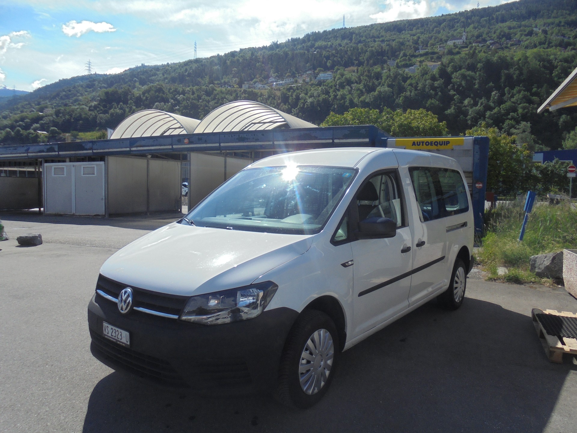 VW Caddy Maxi 2.0TDI 4Motion BlueMotion Technology-image-1