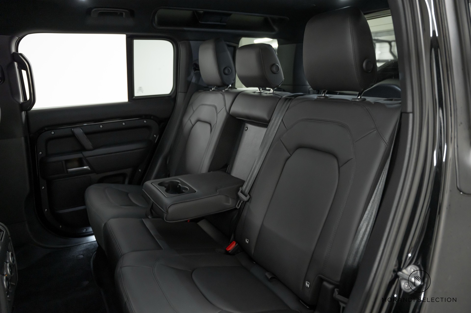 LAND ROVER Defender 110 3.0 D I6 300 X-Dynamic HSE-image-30