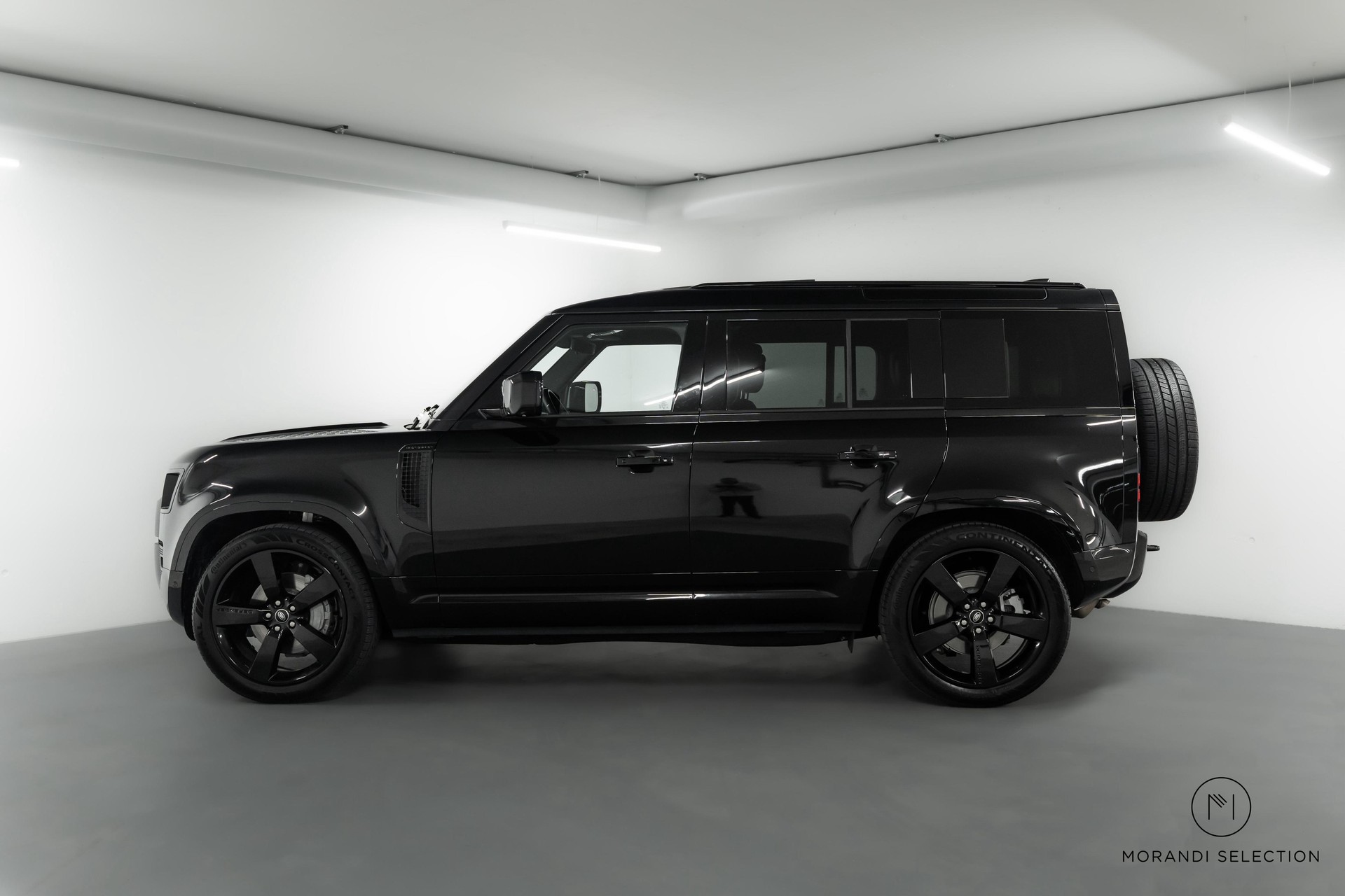 LAND ROVER Defender 110 3.0 D I6 300 X-Dynamic HSE