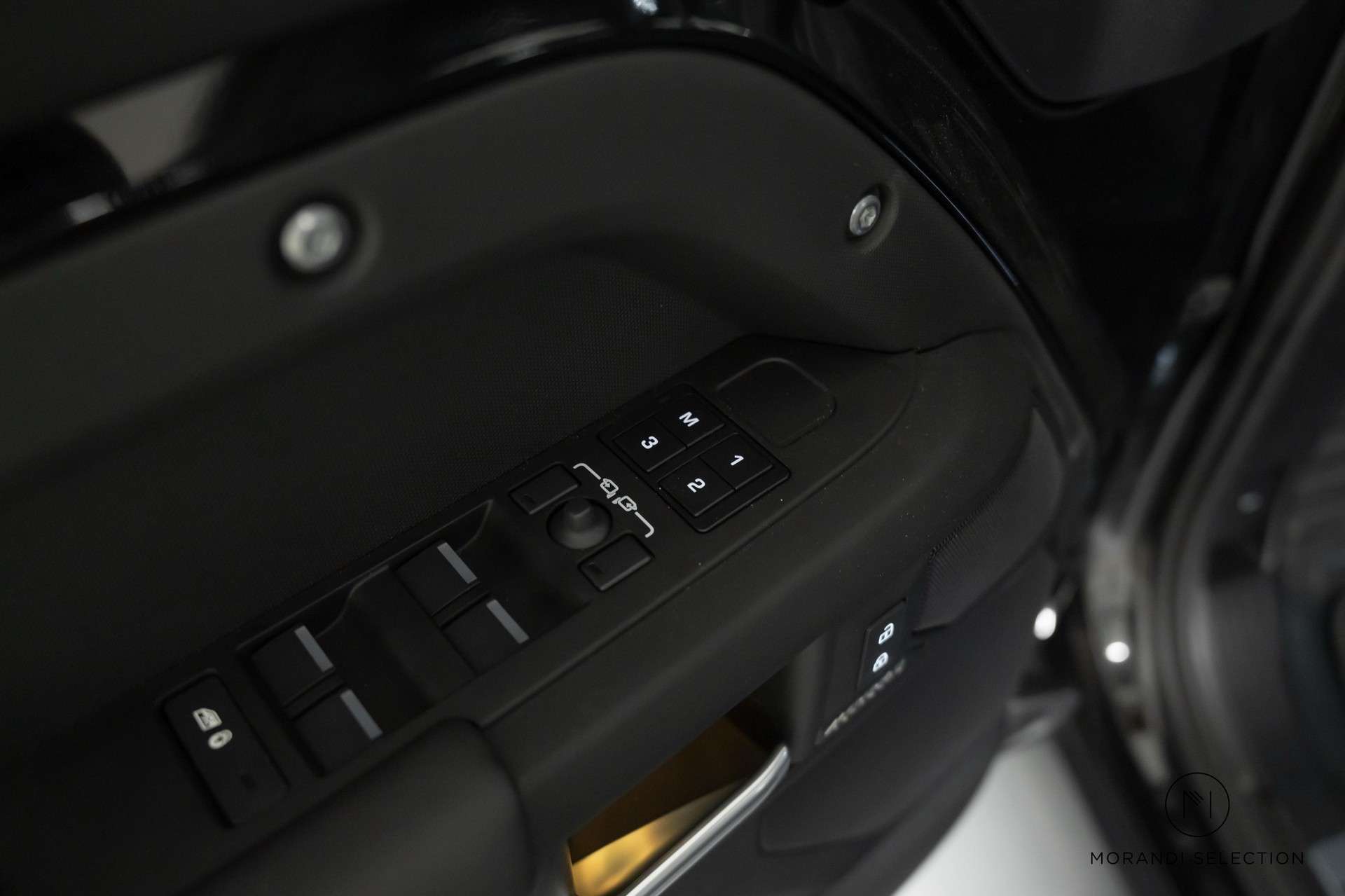 LAND ROVER Defender 110 3.0 D I6 300 X-Dynamic HSE-image-20