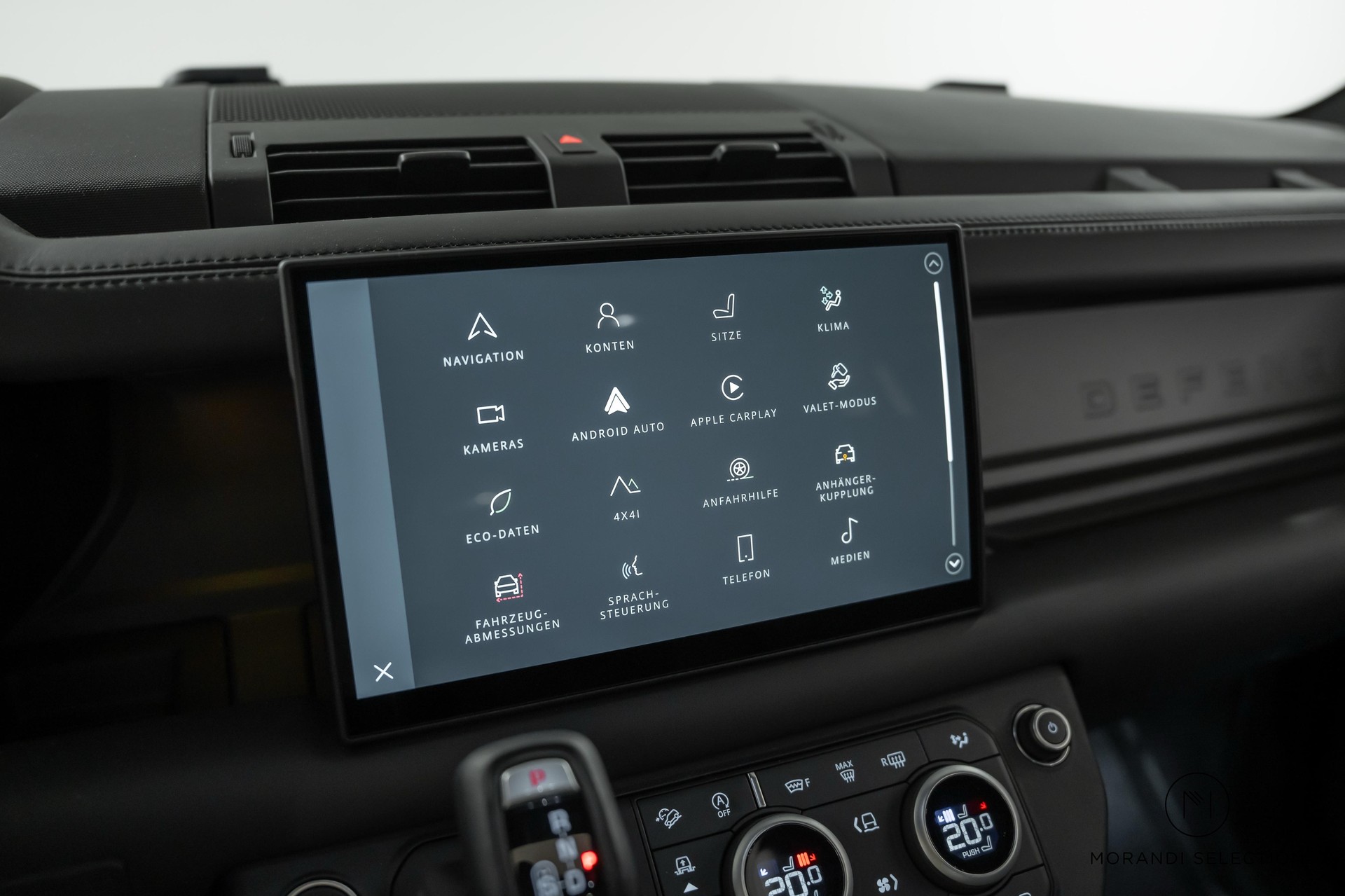 LAND ROVER Defender 110 3.0 D I6 300 X-Dynamic HSE-image-17