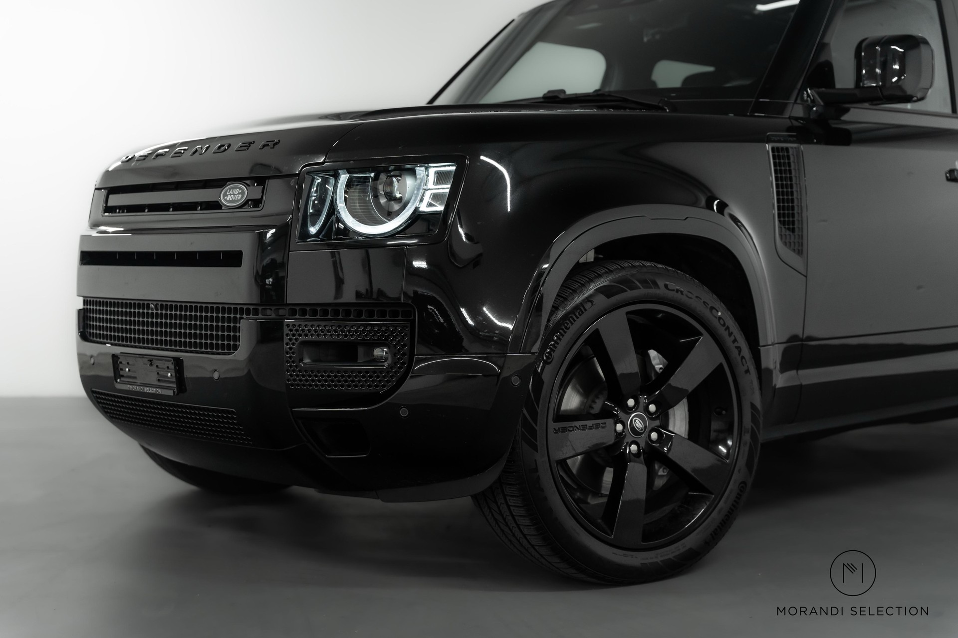 LAND ROVER Defender 110 3.0 D I6 300 X-Dynamic HSE-showroom-element-2