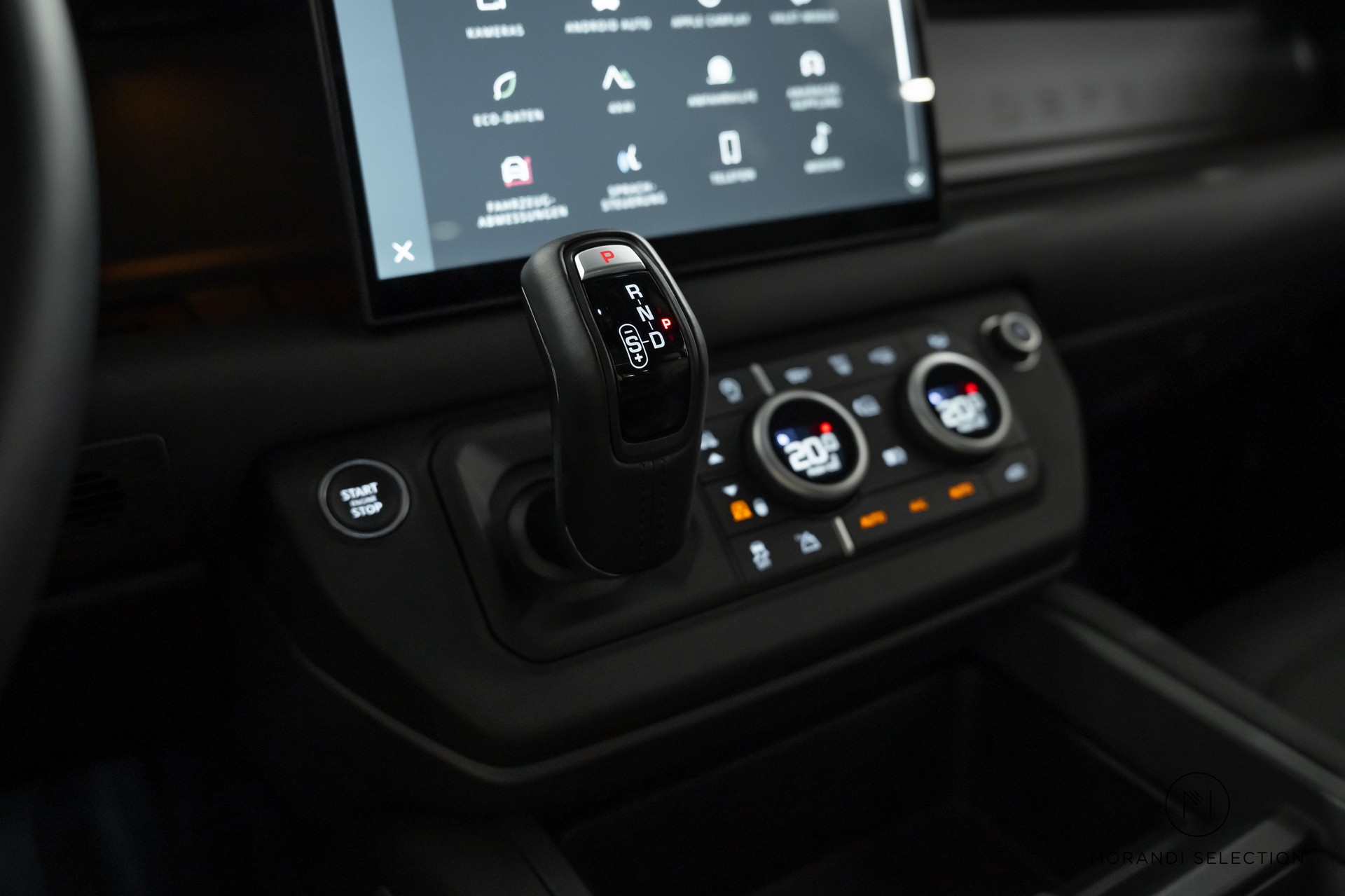 LAND ROVER Defender 110 3.0 D I6 300 X-Dynamic HSE-image-22