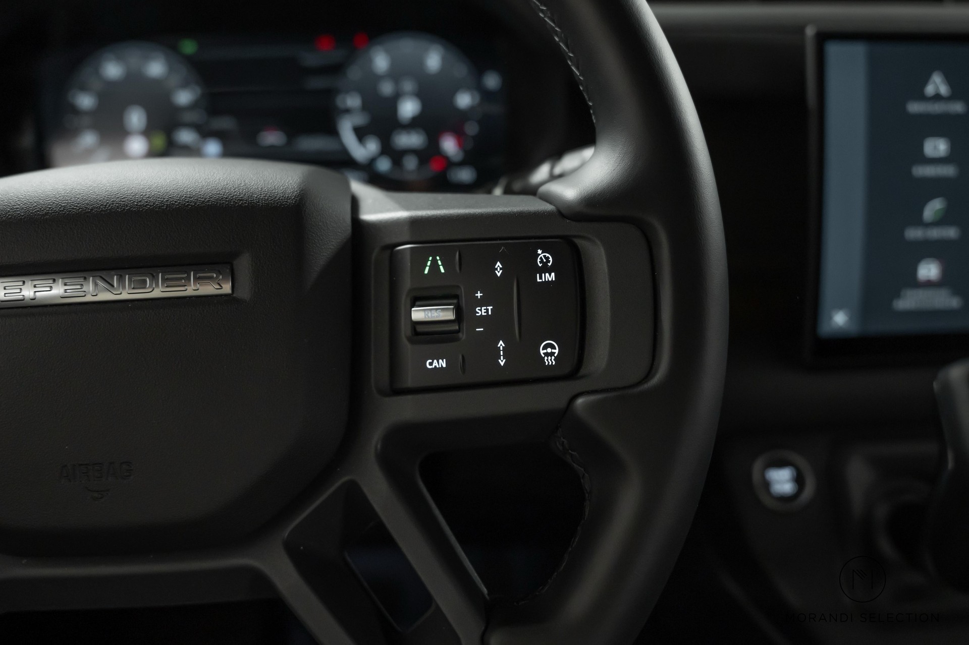 LAND ROVER Defender 110 3.0 D I6 300 X-Dynamic HSE-image-12