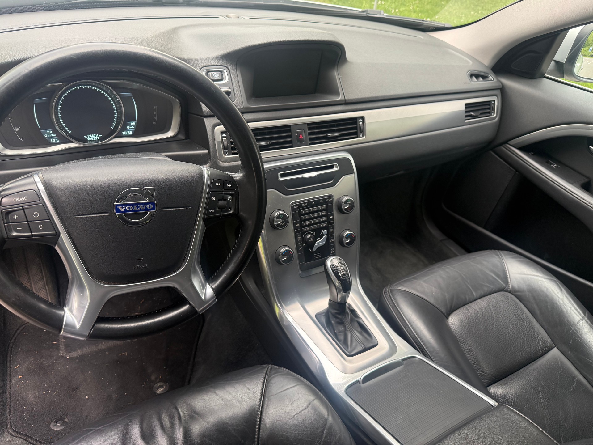 VOLVO XC70 D4 AWD Momentum Geartronic-image-9