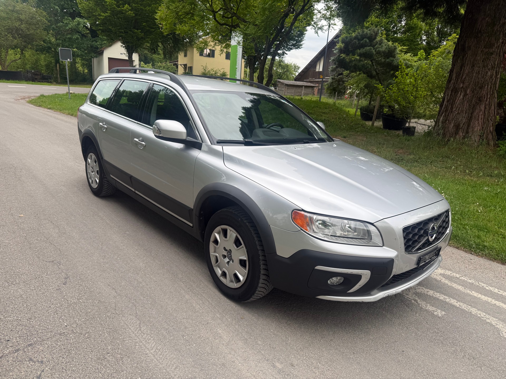 VOLVO XC70 D4 AWD Momentum Geartronic-image-1