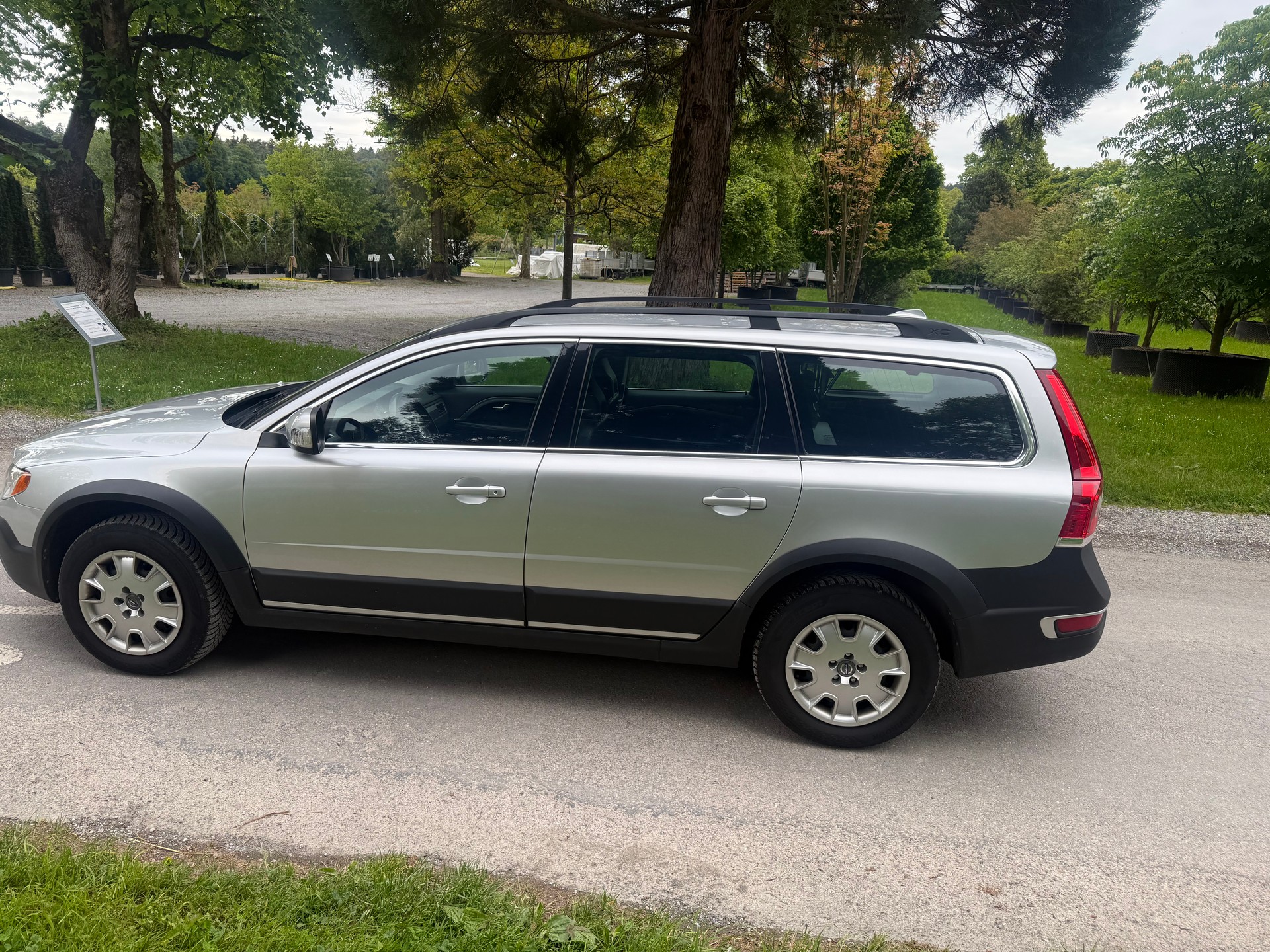 VOLVO XC70 D4 AWD Momentum Geartronic-image-5