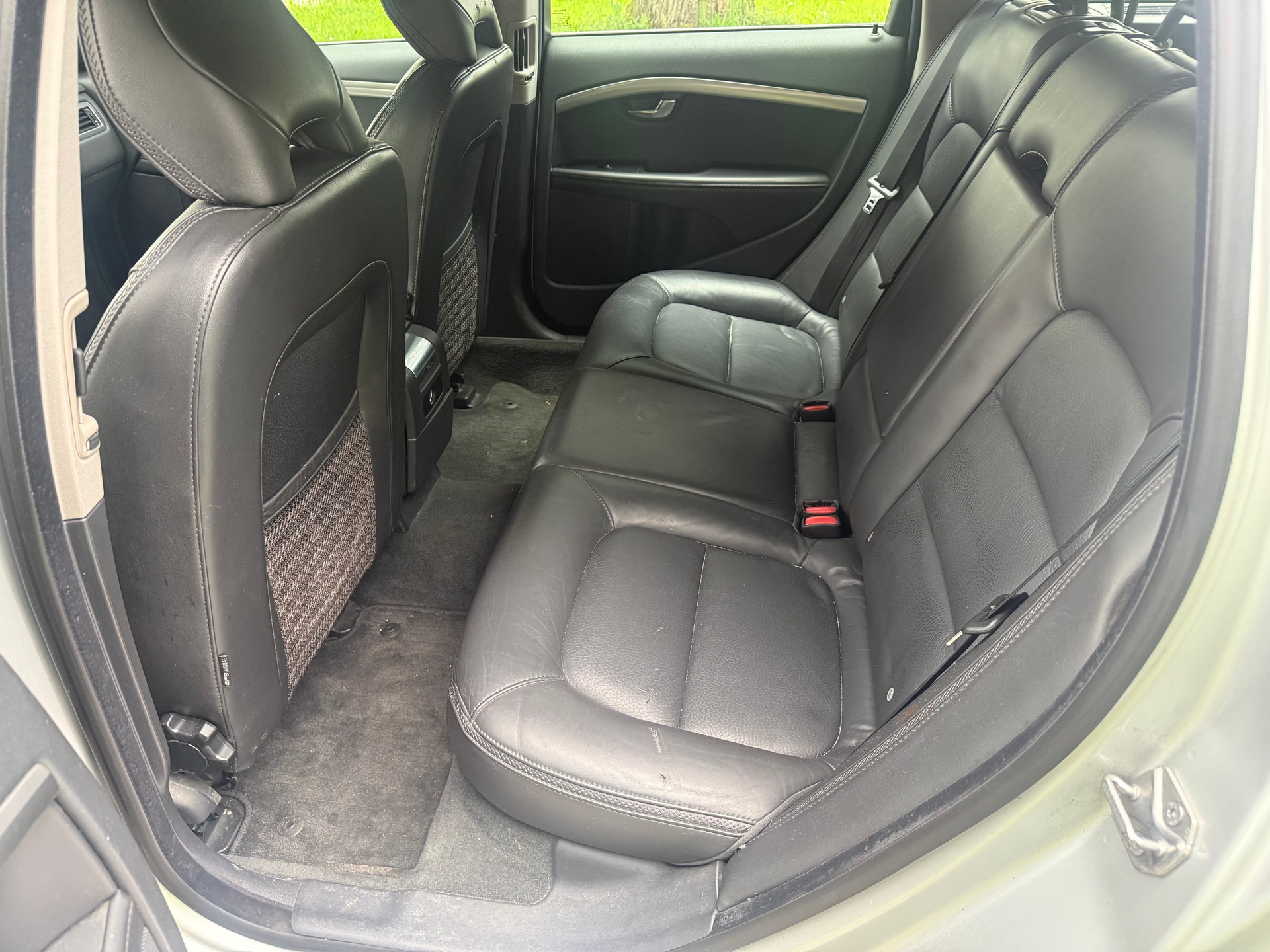 VOLVO XC70 D4 AWD Momentum Geartronic-image-8
